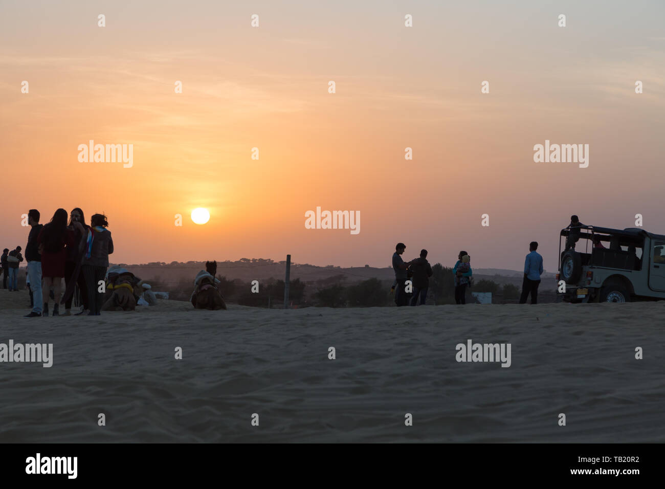 Coucher du soleil dans le désert d'Osian Jodhpur Rajasthan Inde Banque D'Images