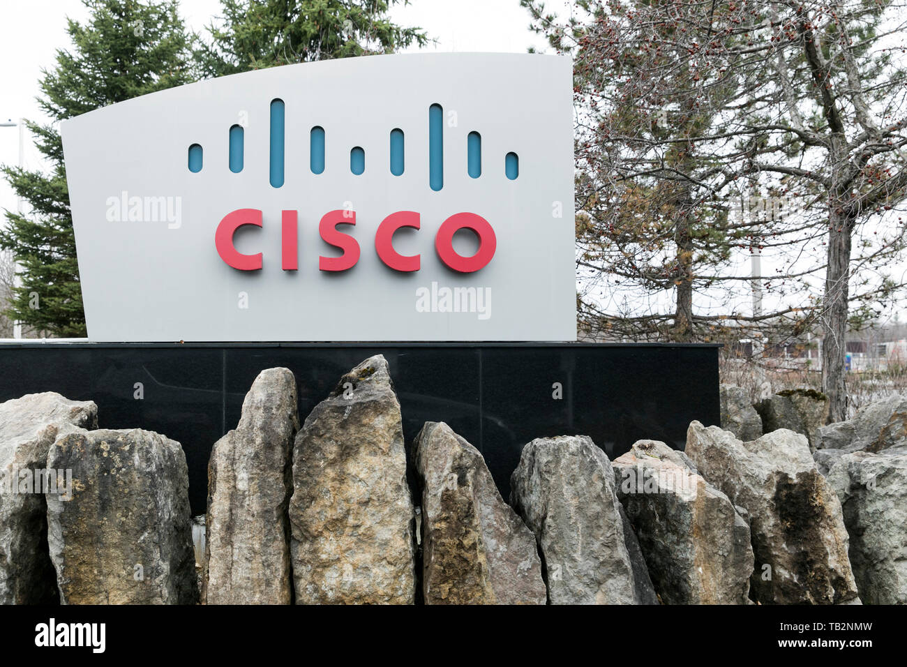 Un logo affiche à l'extérieur d'un établissement occupé par Cisco Systems, Inc., à Ottawa, Ontario, Canada, le 20 avril 2019. Banque D'Images