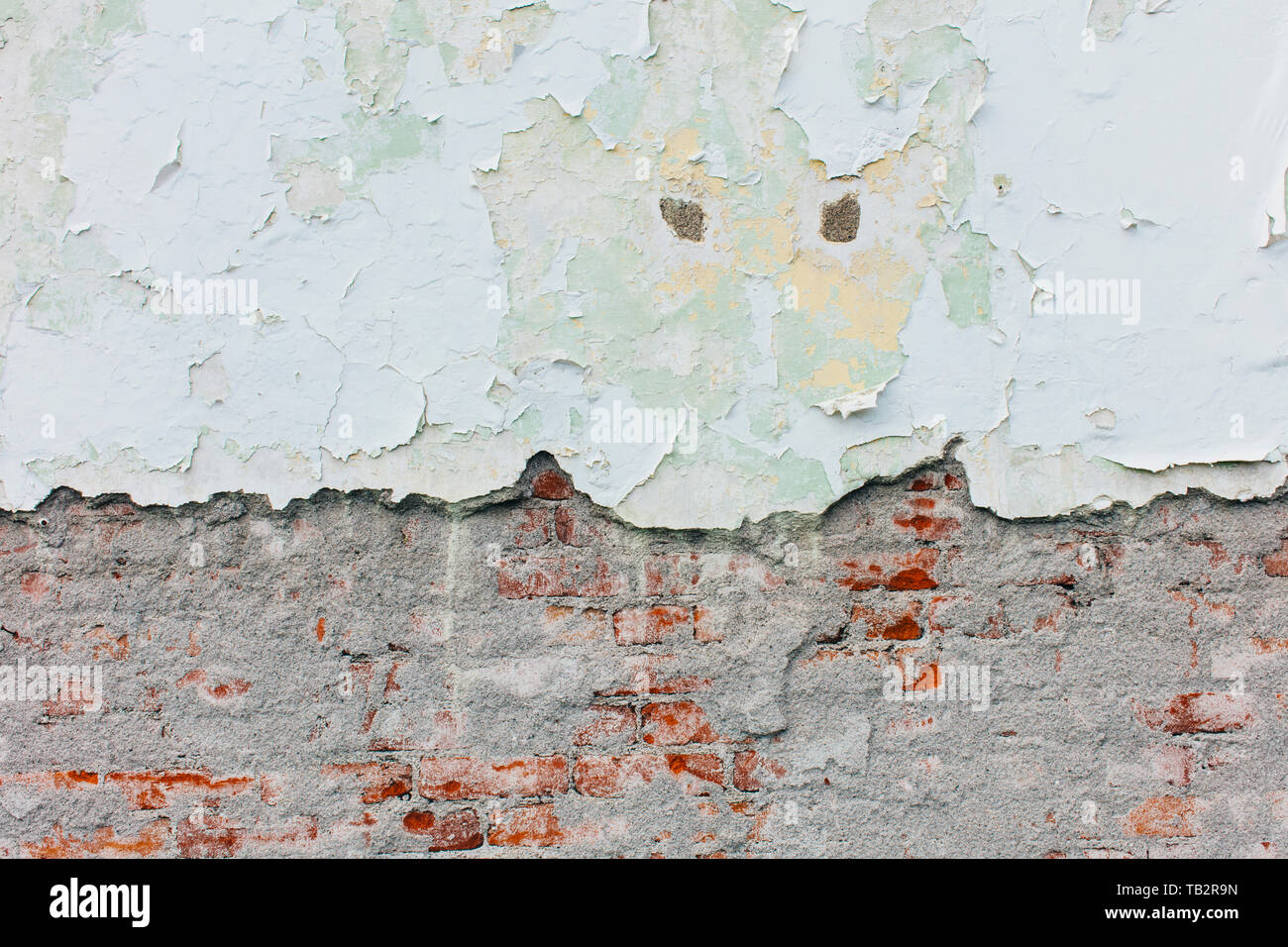 L'écaillage de la peinture et des vieux mur de briques Banque D'Images