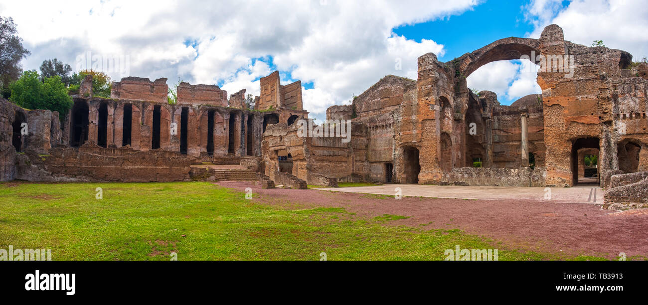 Ruines romaines dans la zone panoramique Grandi Terme Villa Adriana et Villa d'Hadrien site archéologique de l'UNESCO à Tivoli - Rome - Latium - Italie Banque D'Images
