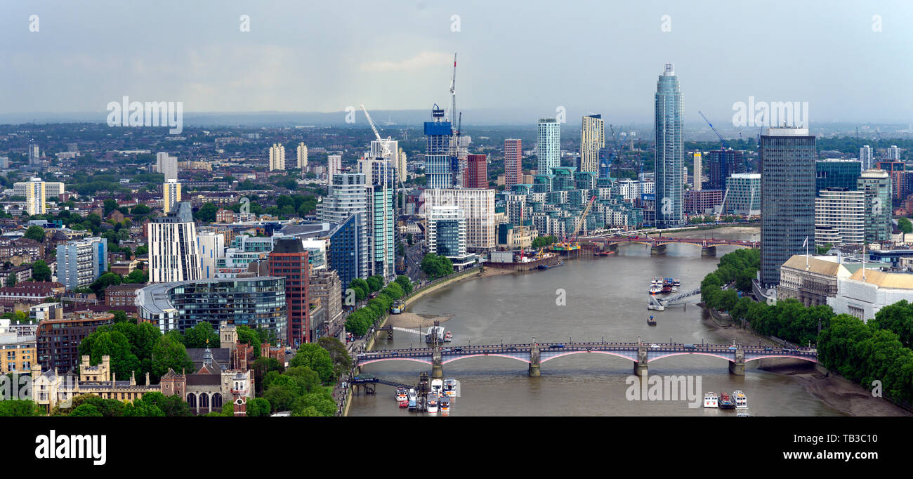 Vue aérienne de la Tamise à l'ouest depuis le London Eye, London, England, UK Banque D'Images