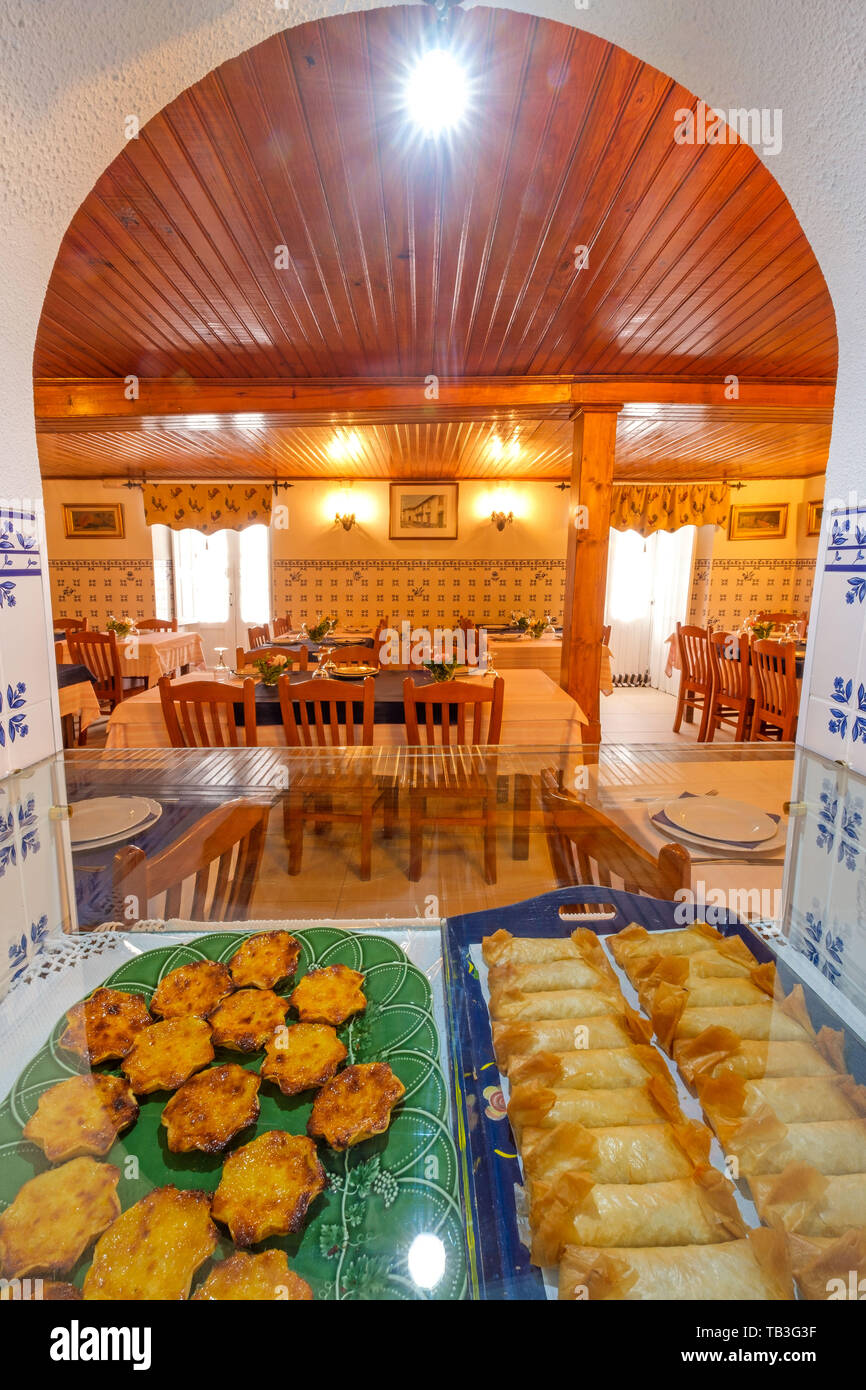 De Pasteis Tentugal et queijadas de Tentugal au restaurant Casa Arménio Banque D'Images