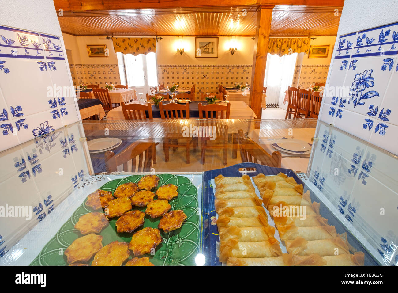De Pasteis Tentugal et queijadas de Tentugal au restaurant Casa Arménio Banque D'Images