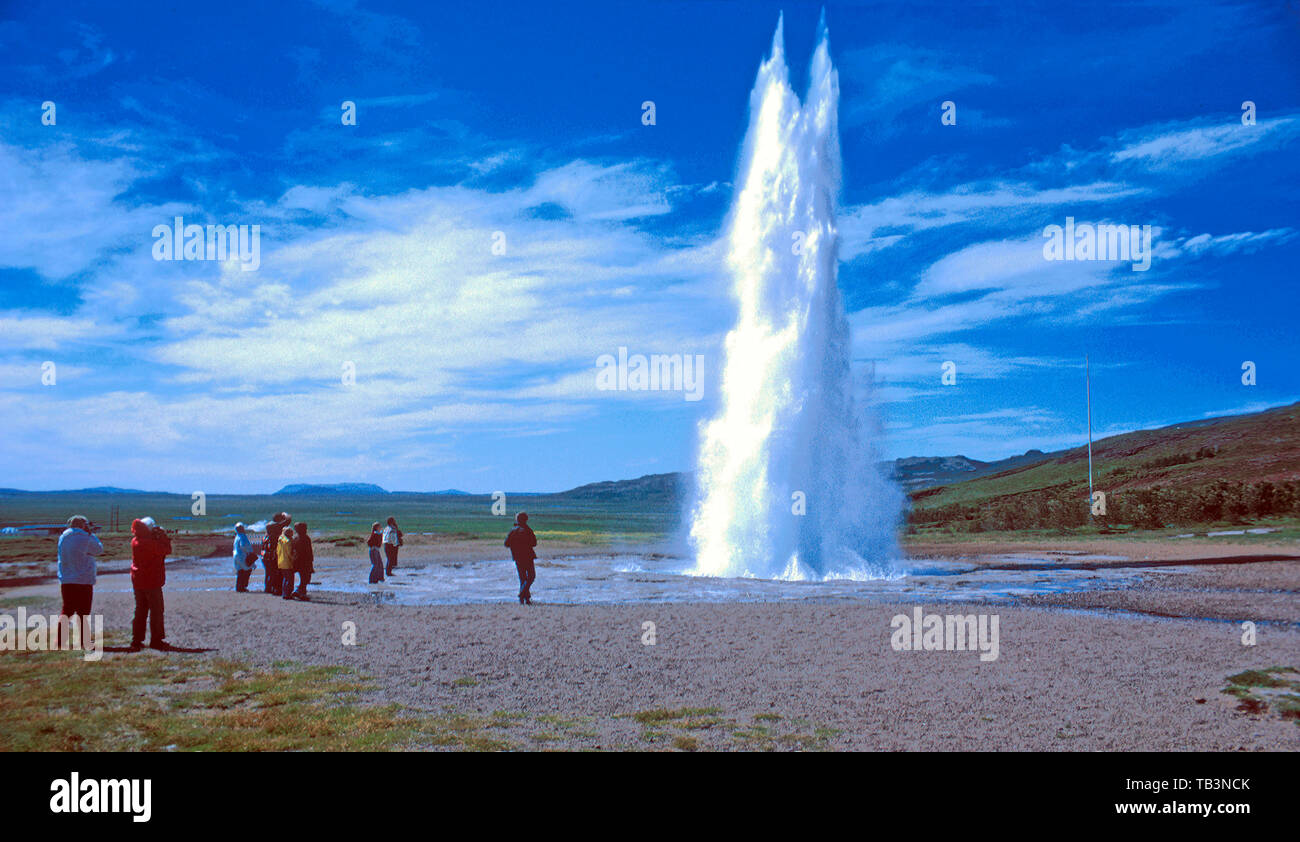 Éruption de Strokkur geyser, la vallée de Haukadalur, Islande Banque D'Images