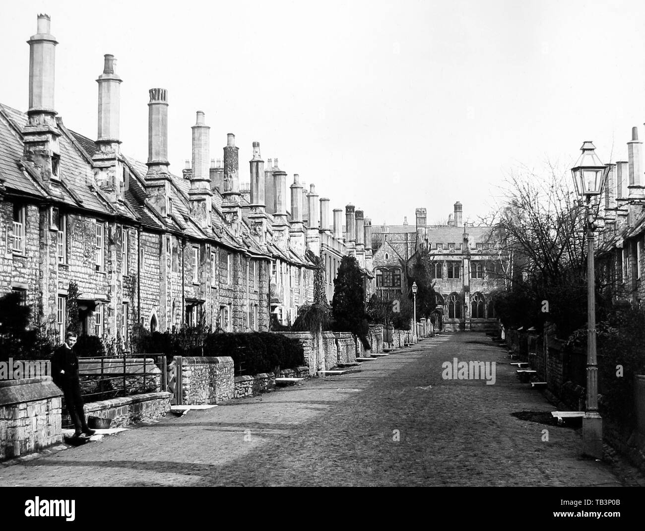 Maisons d'aumône, vicaires, puits Fermer Banque D'Images