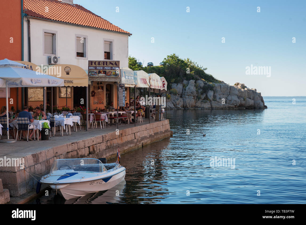 Le joli petit port village de Veli Lošinj sur l'île de Lošinj, Croatie Banque D'Images