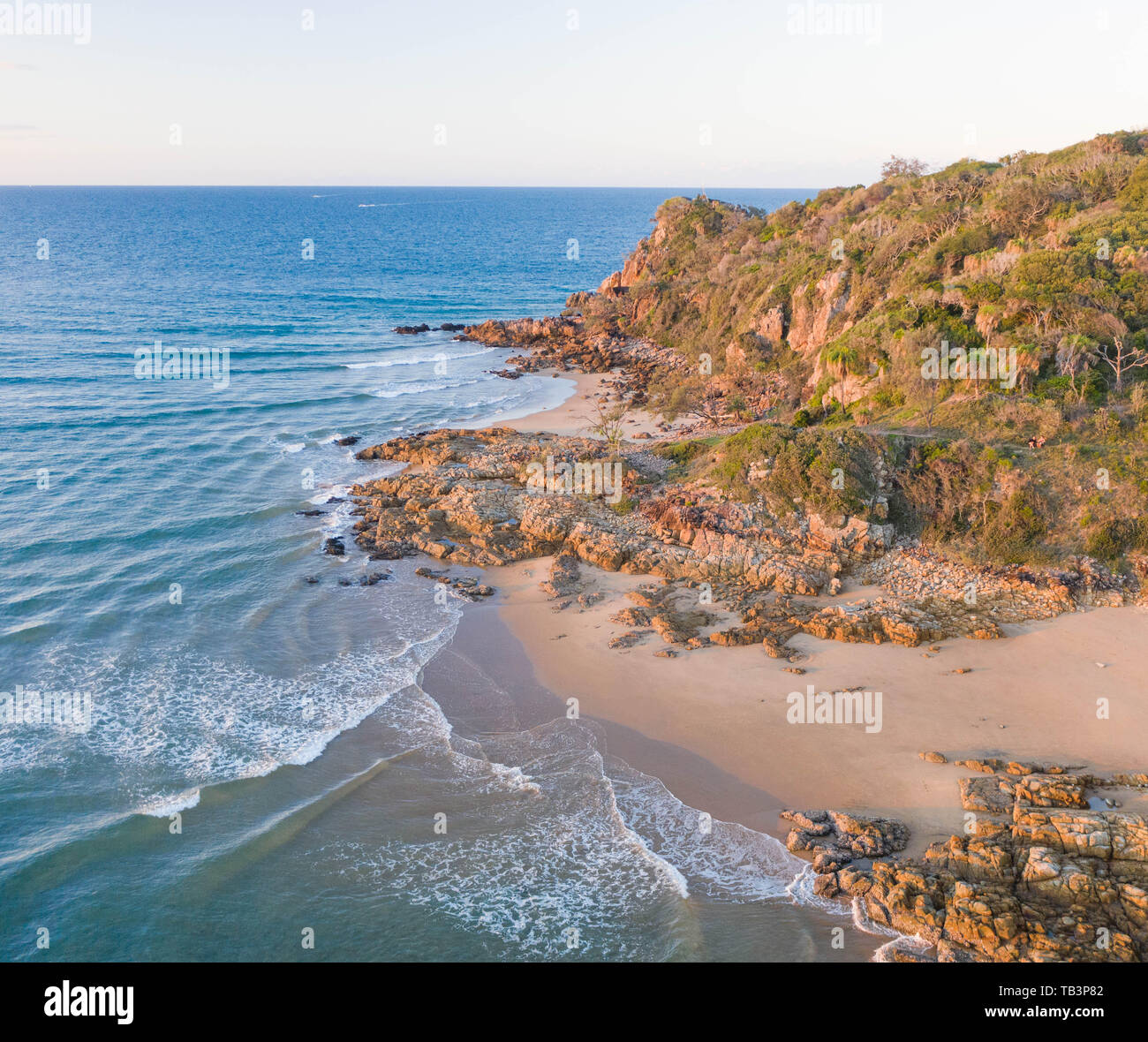 Paradis tropical antenne avec plage et l'eau turquoise Banque D'Images
