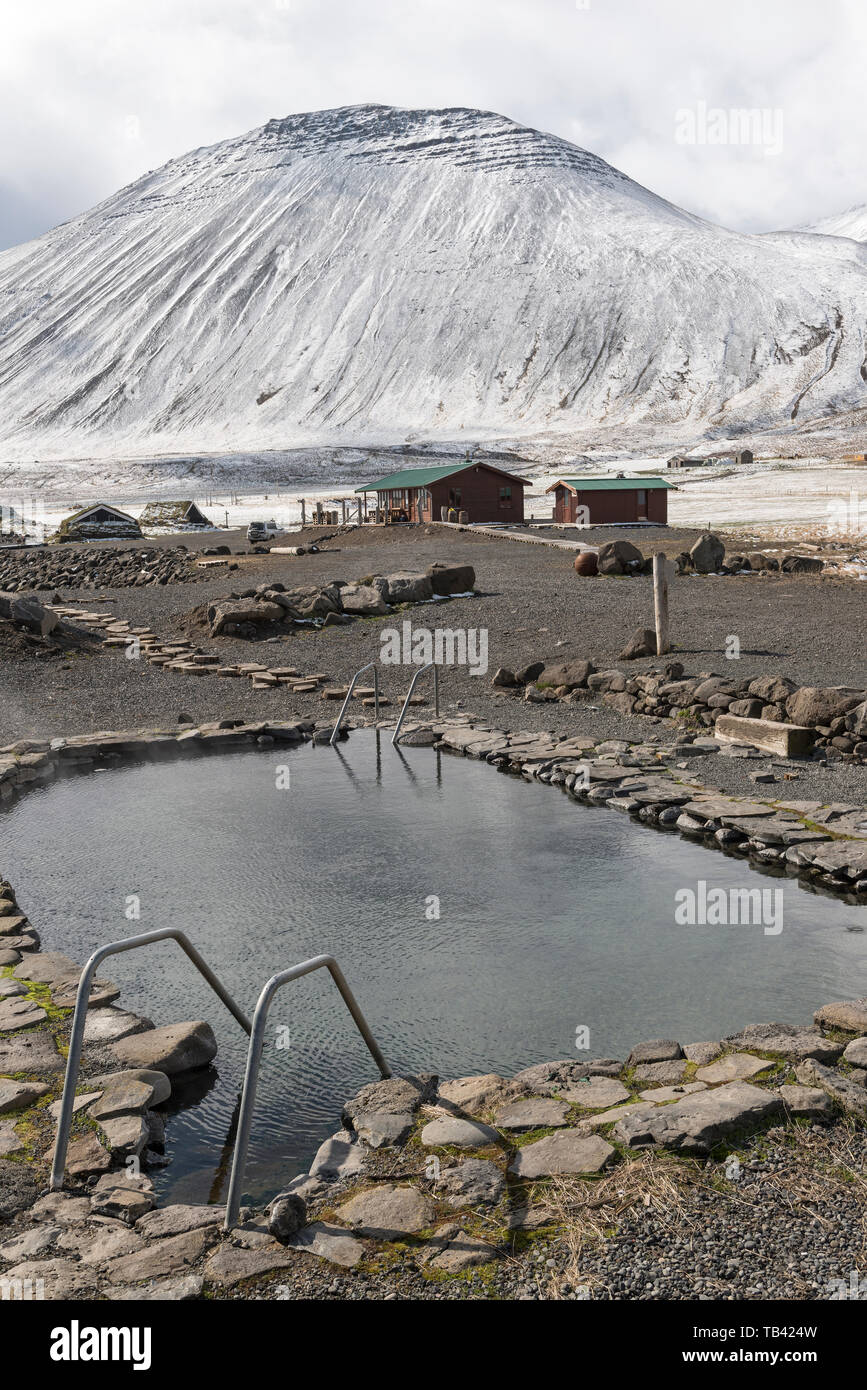 Les sources d'eau chaude géothermique sur la côte à Grettislaug sur la péninsule de Skagi, au nord de Sauðárkrókur dans le nord-ouest de l'Islande Banque D'Images