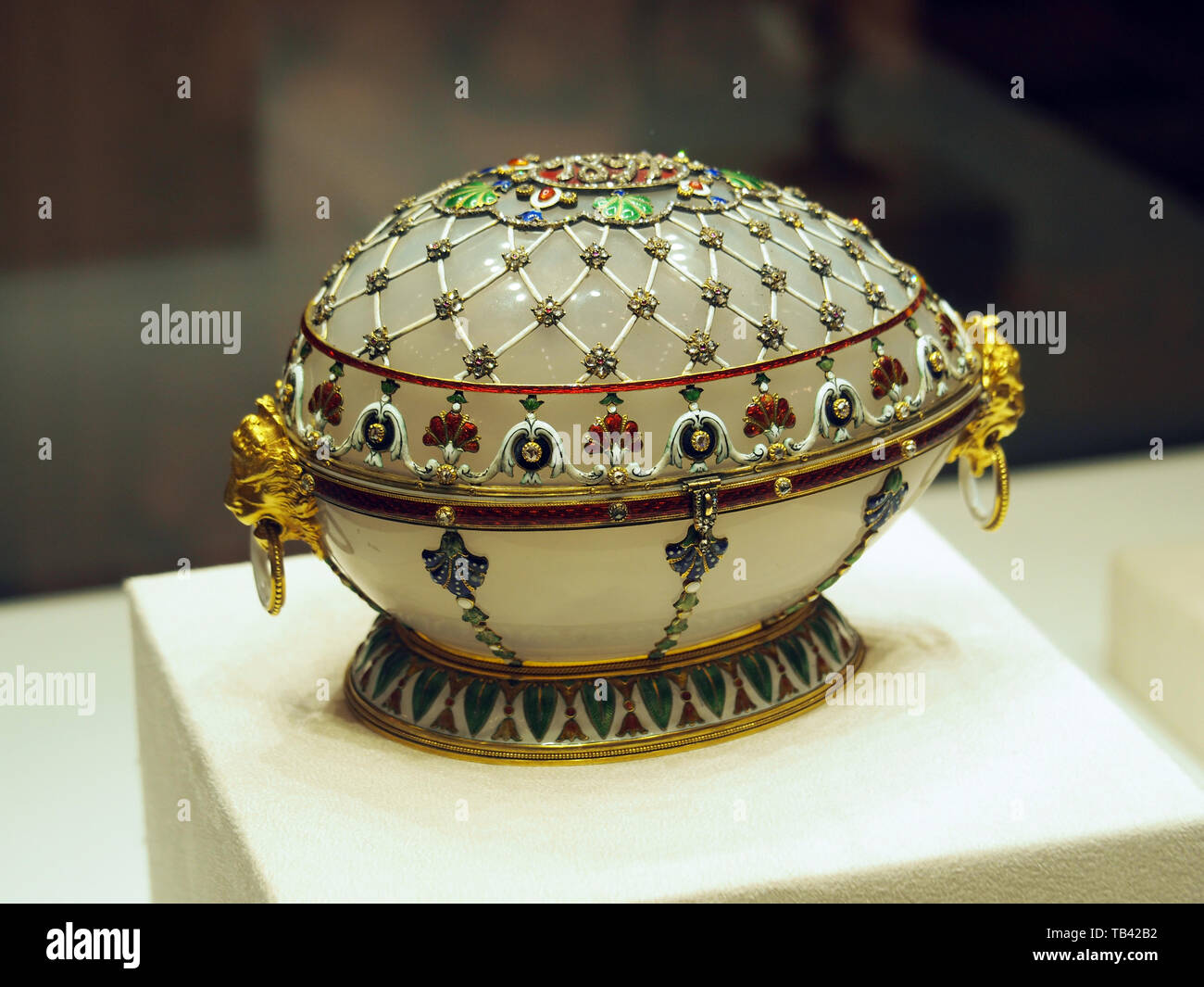 Oeuf de Fabergé original, Musée Faberge au Palais de Shuvalov, Saint-Pétersbourg, Russie, site classé au patrimoine mondial de l'UNESCO Banque D'Images