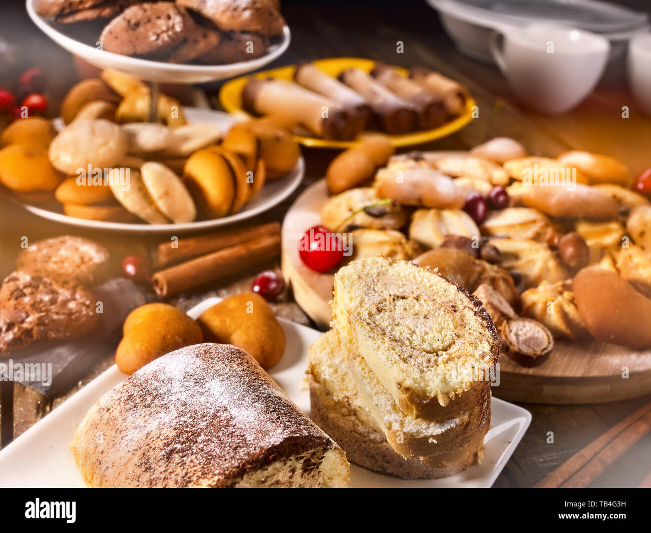 Oatmeal Cookies au chocolat avec du sable et Cherry Berry Banque D'Images