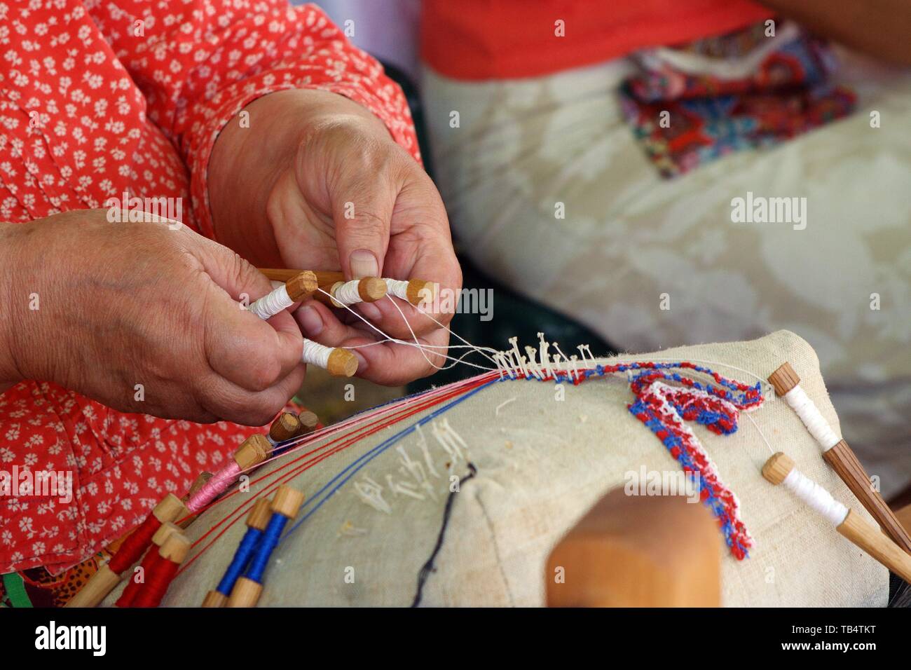 Faire de la dentelle femme de Kihnu Banque D'Images