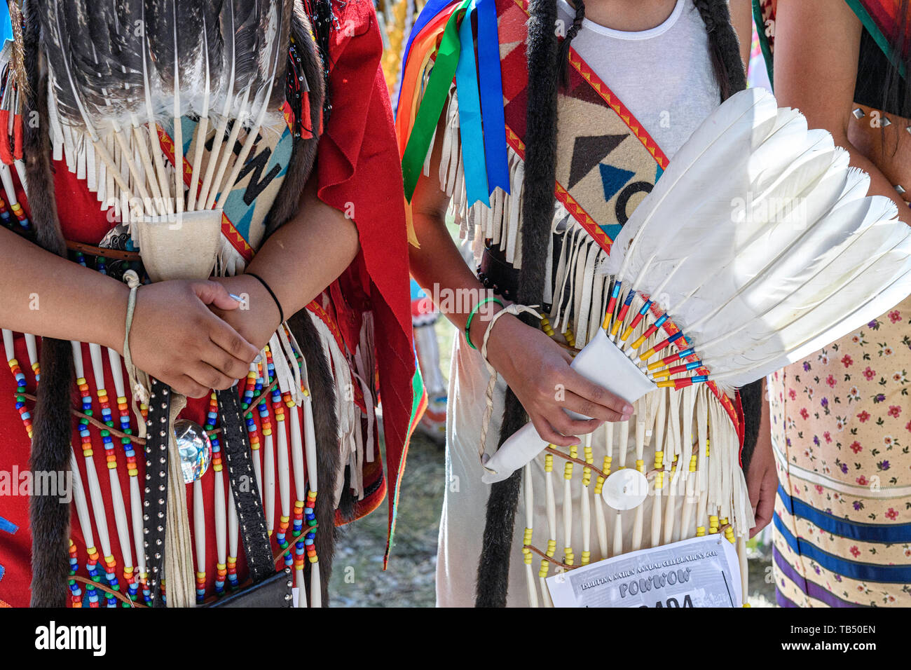 Danseurs aborigènes à la cérémonie de l'entrée principale, entrant dans le Beaver Dome.Powwow de la nation Tsuut'ina Banque D'Images