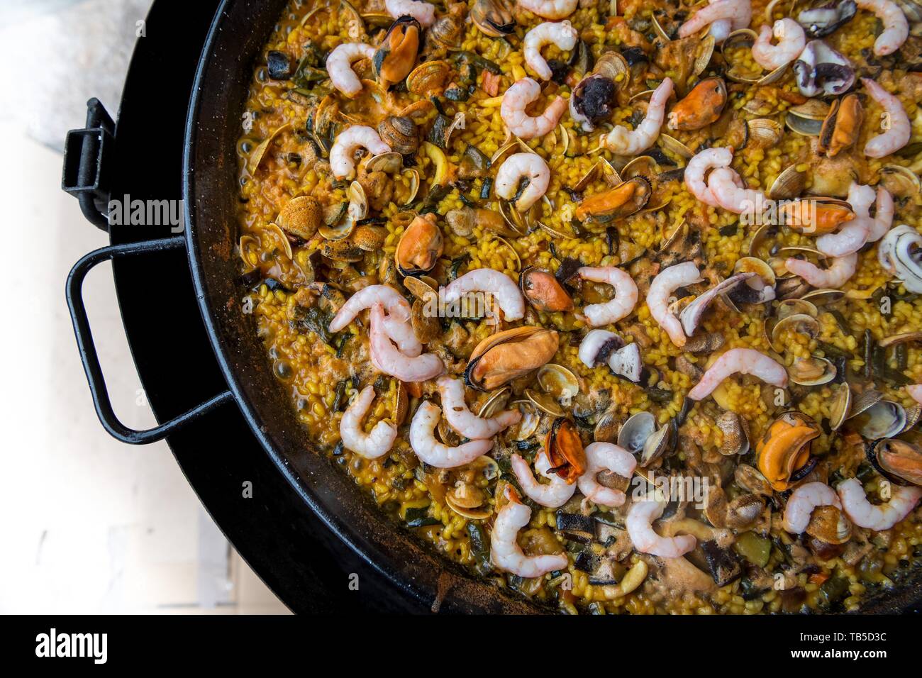 La Paella espagnole, le riz aux fruits de mer panoramique, Andalousie