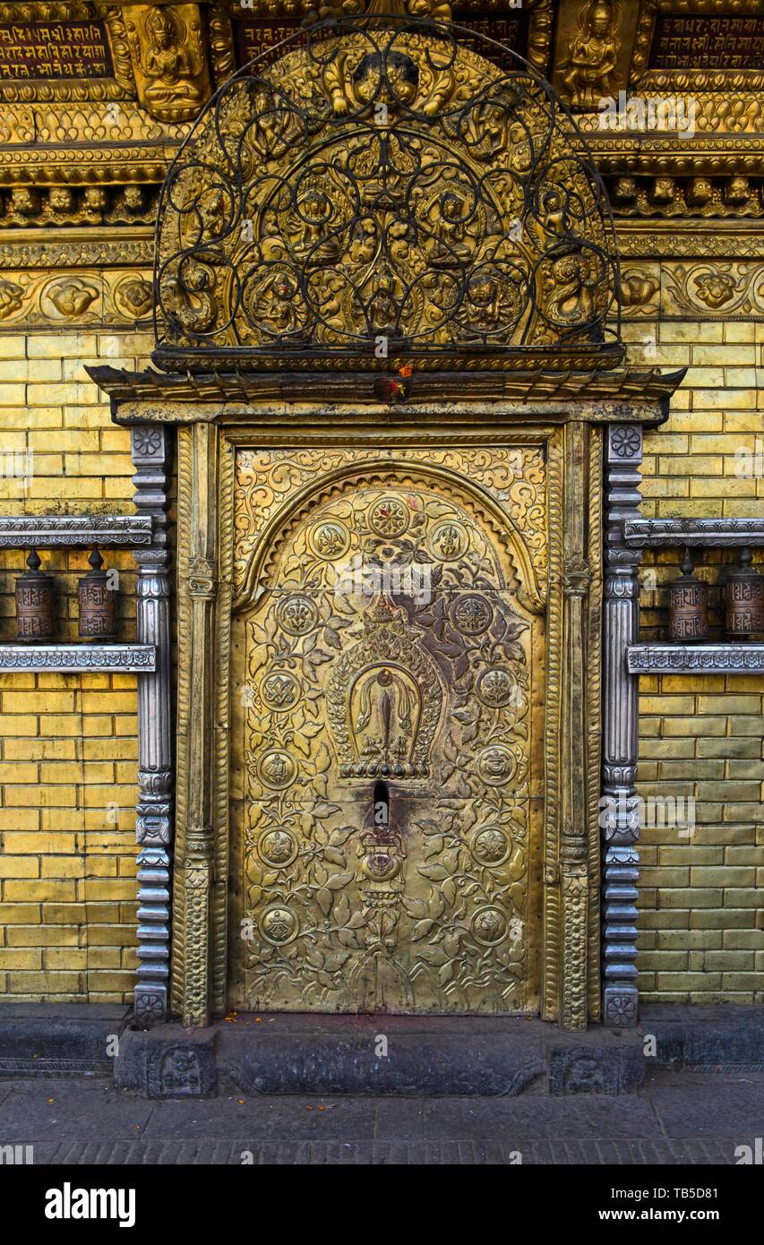 Porte d'or au Temple aussi Ajima Hariti, Temple, au motif de Swayambhunath Stupa ou Monkey Temple, Katmandou, Népal Banque D'Images