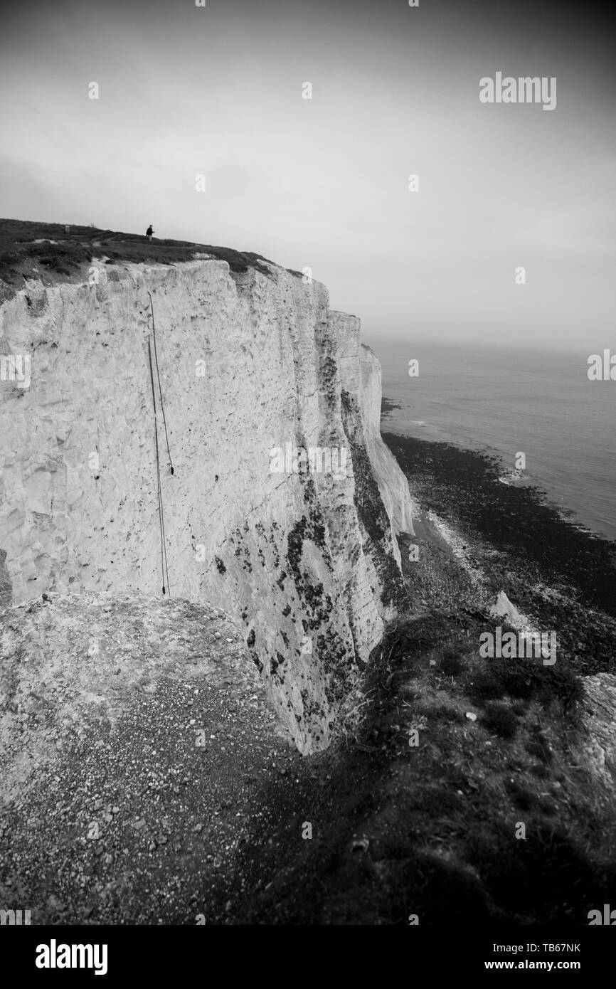 La figure solitaire,falaises blanches de Douvres, Kent, UK Banque D'Images