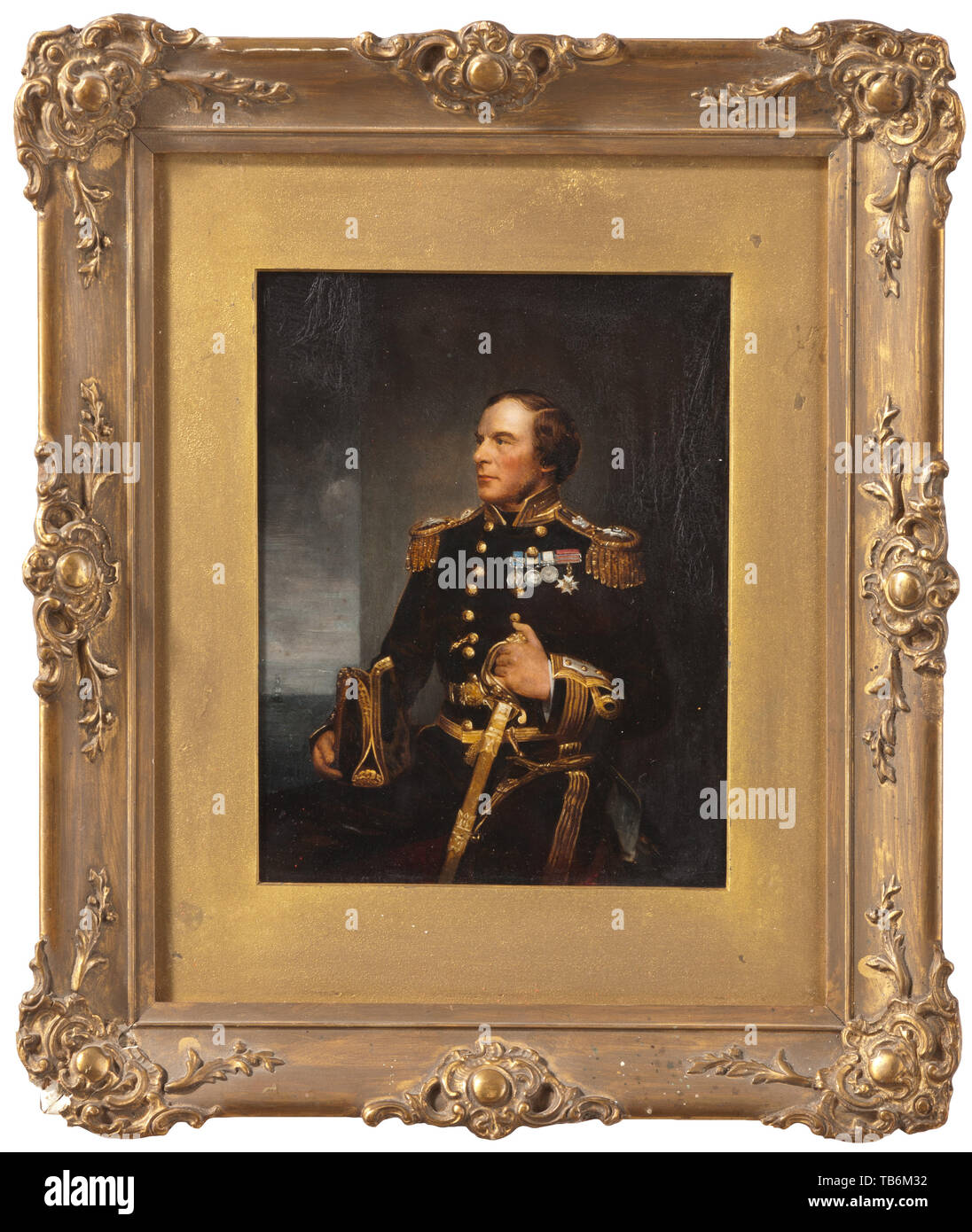 Un portrait de l'Amiral Lord Clarence Edward Paget (1811 - 1895), huile sur carton. Portrait de haute qualité de l'amiral dans le port de l'uniforme de ses ordres et médailles. Monté dans un cadre en stuc doré et en verre (un peu déplacé). Dimensions encadrée 30 x 37 cm. La maladie de Paget a débuté sa carrière en tant qu'aspirant sur le HMS Asie, participant à la bataille navale de Navarin. Plus tard, il commande les navires Pearl, Howe et Eagle ainsi que le HMS Princess Royal pendant la guerre de Crimée. En 1865, il a été promu vice-amiral et a pris le commandement de l'anglais, Additional-Rights Clearance-Info-Mediterranea-Not-Available Banque D'Images