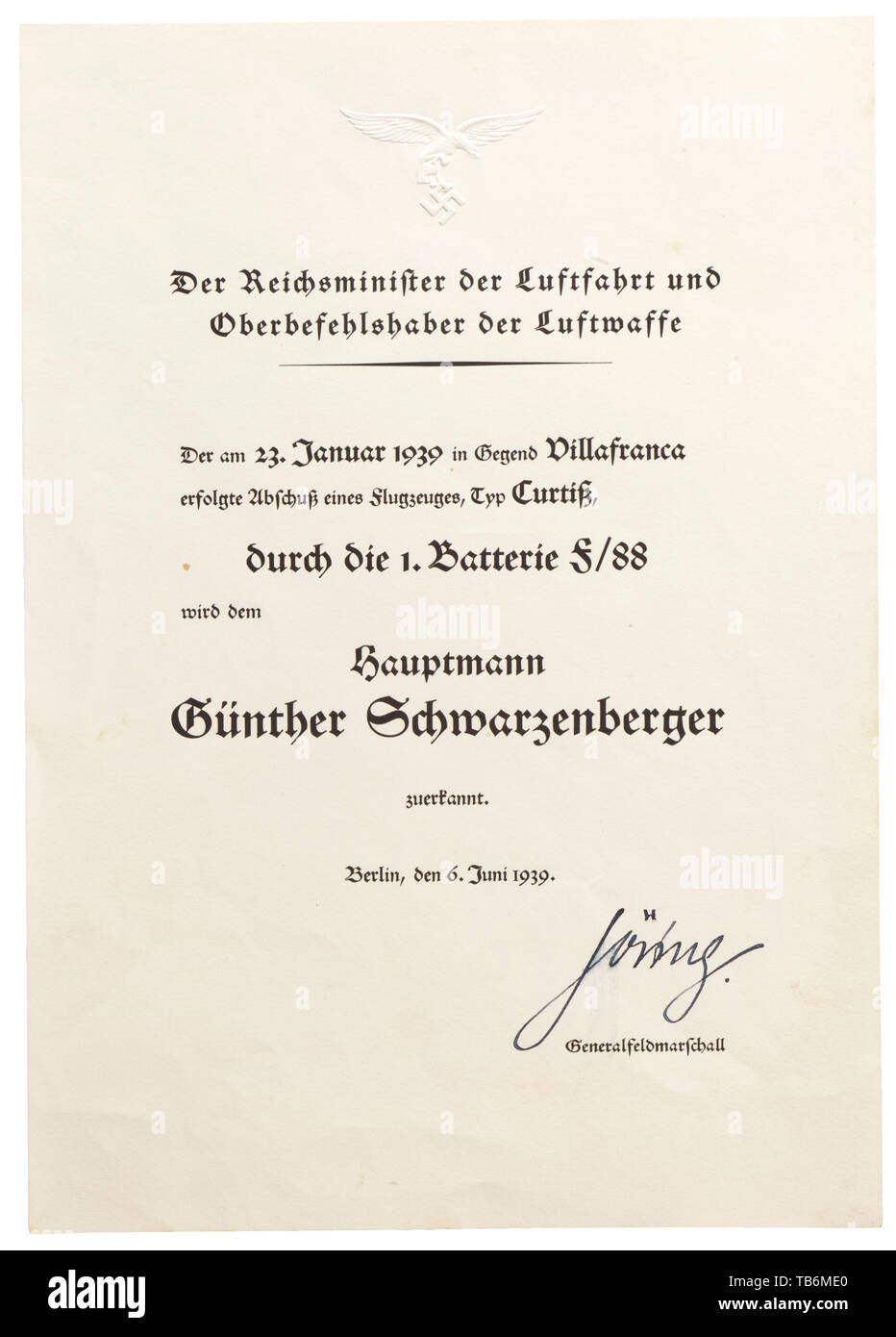 Oberstleutnant i.G. Günter Schwarzenberger - documents une succession de l'ancien combattant de la guerre civile espagnole et plus tard commandant du 1er bataillon du régiment de DCA 3, certificat de service en 1933 (7e Régiment d'artillerie bavarois) service, document daté du 4 février 1933 et le document de nomination à l'Oberleutnant en date du 1 avril 1934, chacun avec signature à l'encre d'origine de von Blomberg. Document de nomination de Hauptmann datée du 31 mars 1938 avec fac-similé de signature du 20e siècle, Editorial-Use-seulement Banque D'Images