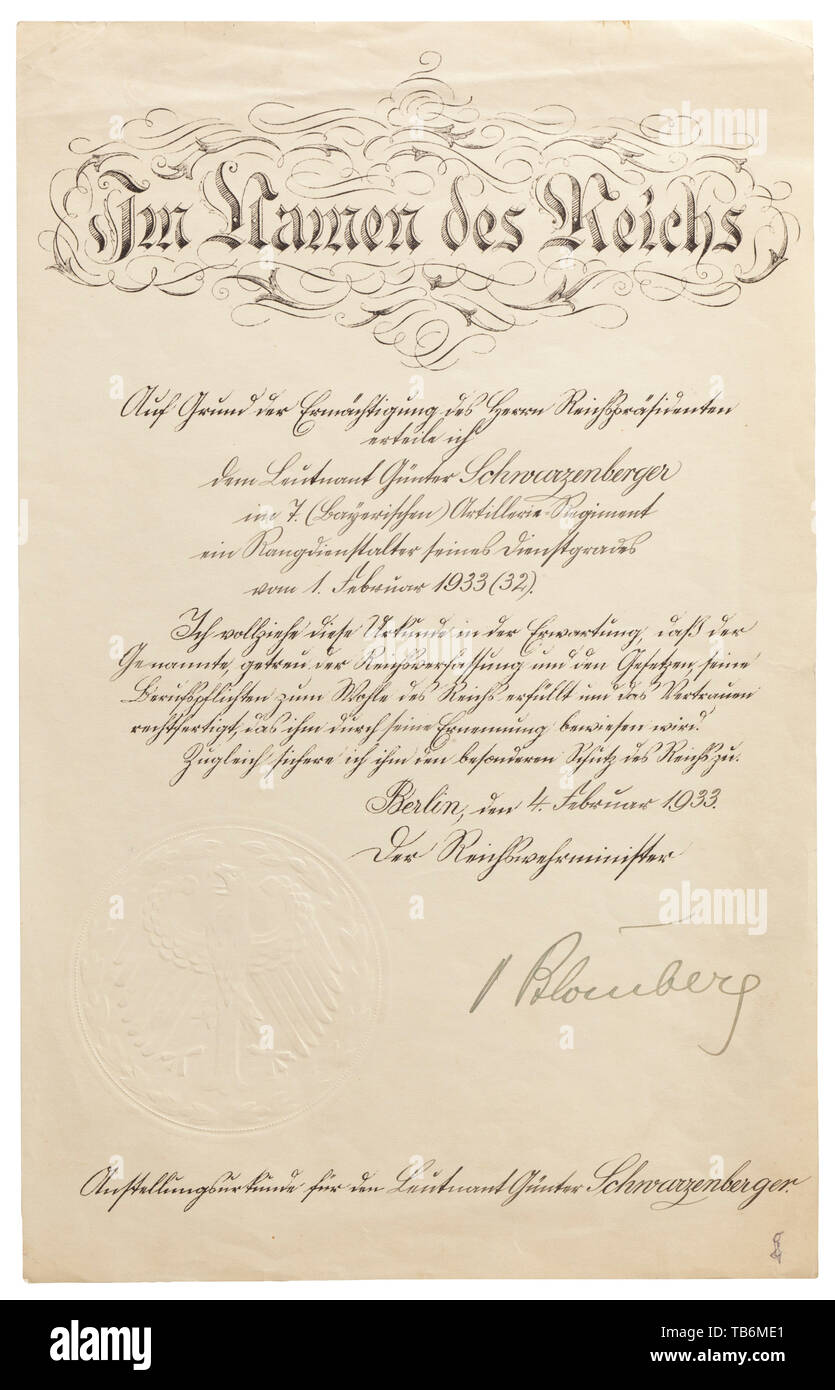 Oberstleutnant i.G. Günter Schwarzenberger - documents une succession de l'ancien combattant de la guerre civile espagnole et plus tard commandant du 1er bataillon du régiment de DCA 3, certificat de service en 1933 (7e Régiment d'artillerie bavarois) service, document daté du 4 février 1933 et le document de nomination à l'Oberleutnant en date du 1 avril 1934, chacun avec signature à l'encre d'origine de von Blomberg. Document de nomination de Hauptmann datée du 31 mars 1938 avec fac-similé de signature du 20e siècle, Editorial-Use-seulement Banque D'Images