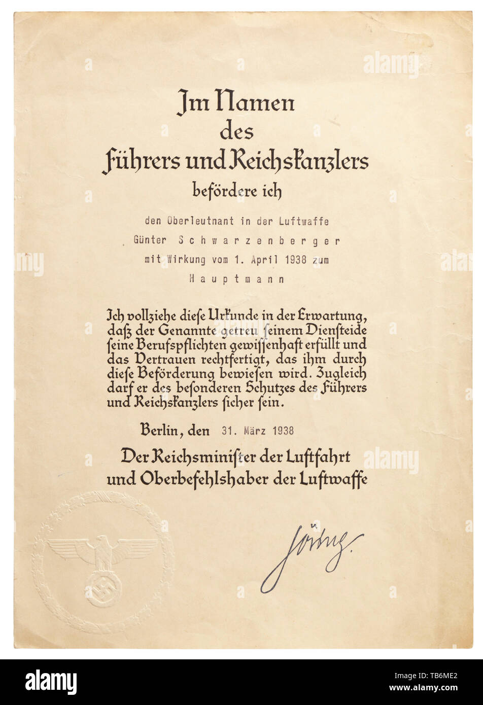 Oberstleutnant i.G. Günter Schwarzenberger - documents une succession de l'ancien combattant de la guerre civile espagnole et plus tard commandant du 1er bataillon du régiment de DCA 3, certificat de service en 1933 (7e Régiment d'artillerie bavarois) service, document daté du 4 février 1933 et le document de nomination à l'Oberleutnant en date du 1 avril 1934, chacun avec signature à l'encre d'origine de von Blomberg. Document de nomination de Hauptmann datée du 31 mars 1938 avec fac-similé de signature du 20e siècle, Editorial-Use-seulement Banque D'Images