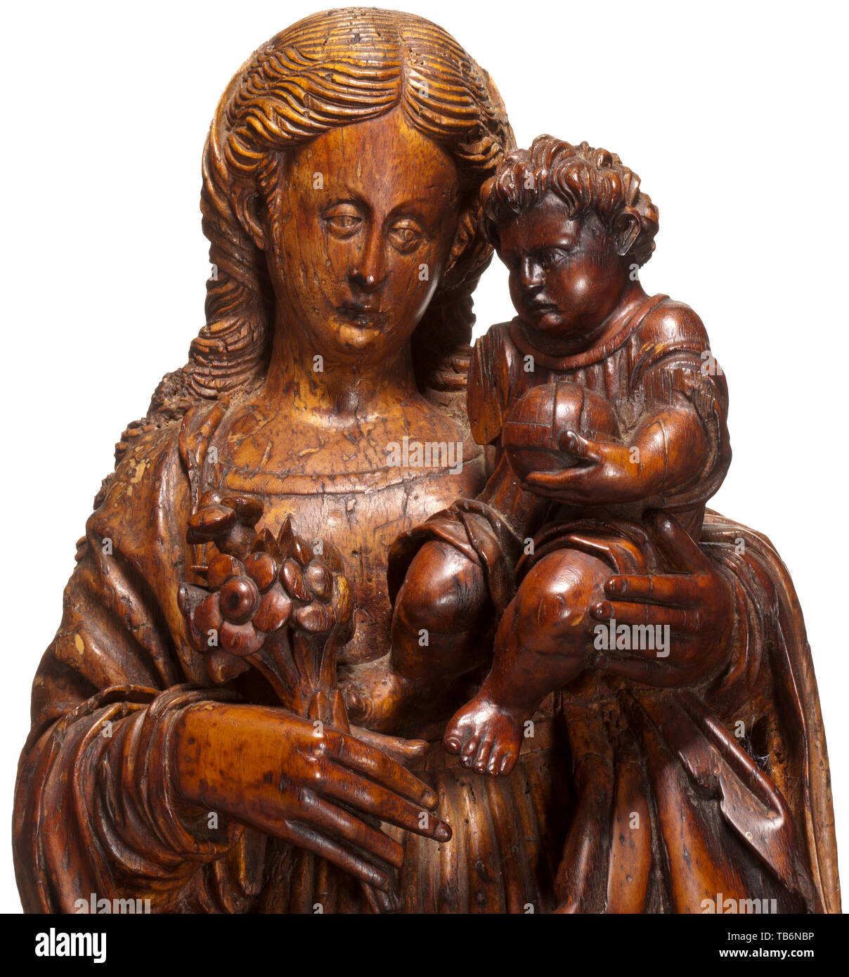 Une figure de la Vierge Marie avec l'Enfant Jésus, 18e siècle, le bois. L'article Mère de Dieu, avec l'Enfant Jésus sur son bras gauche, tenant un bouquet de fleurs dans sa main droite. Belle sculpture, le fluide exquise robes définies. Tout défaut de lieux, des dégâts et des ajouts. Hauteur 81 cm. Beaux-arts, d'art, historique, historique Additional-Rights Clearance-Info-,-Not-Available Banque D'Images