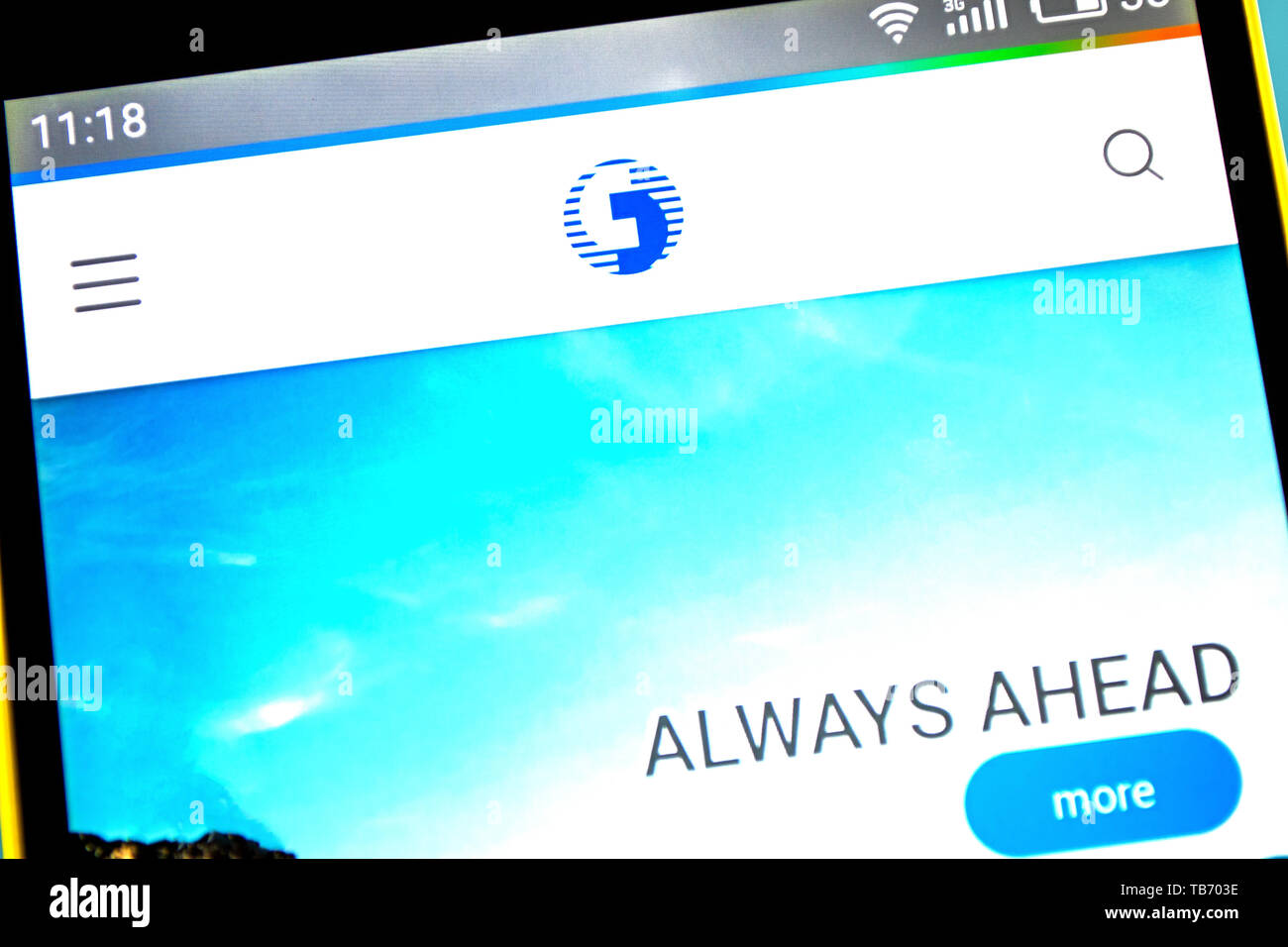 Berdiansk, Ukraine - 10 mai 2019 : Editorial de Chunghwa Telecom accueil du site. Chunghwa Telecom logo visible sur l'écran du téléphone Banque D'Images