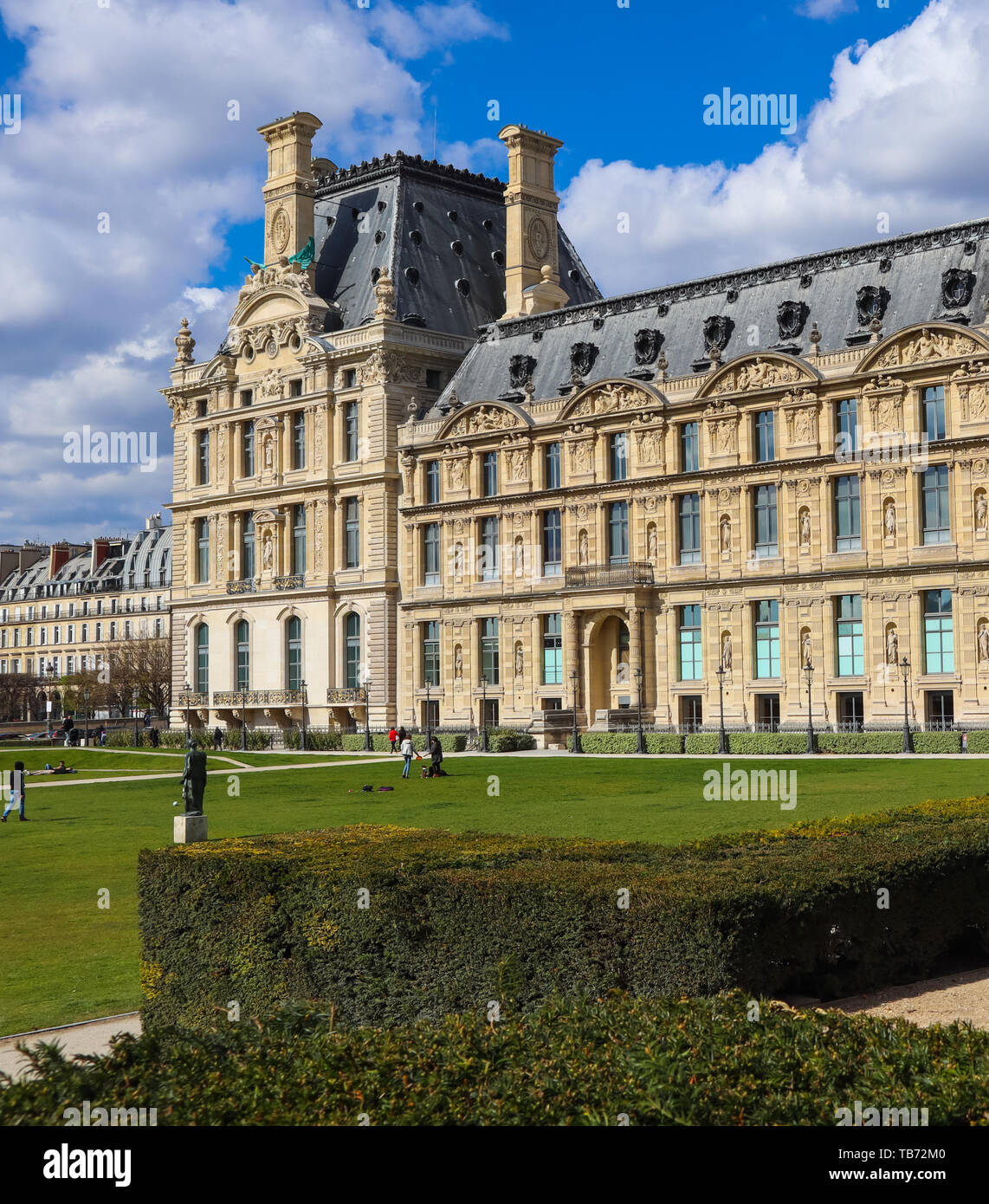 Paris / France - le 04 avril 2019 : dans la magnifique jardin des Tuileries, du Louvre au printemps. Banque D'Images