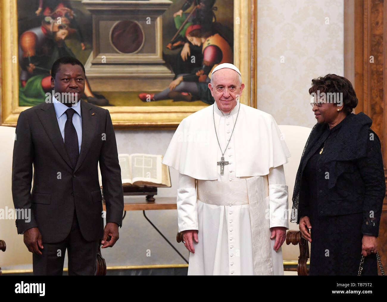 Le pape François rencontre Faure Essozimna Gnassingbe, Président de la République du Togo, au cours d'une audience privée dans le Palais apostolique du Vatican comprend : le Pape François, Faure Essozimna Gnassingbe Où : Rome, Italie Quand : 29 Avr 2019 Crédit : IPA/WENN.com **Uniquement disponible pour publication au Royaume-Uni, USA, Allemagne, Autriche, Suisse** Banque D'Images