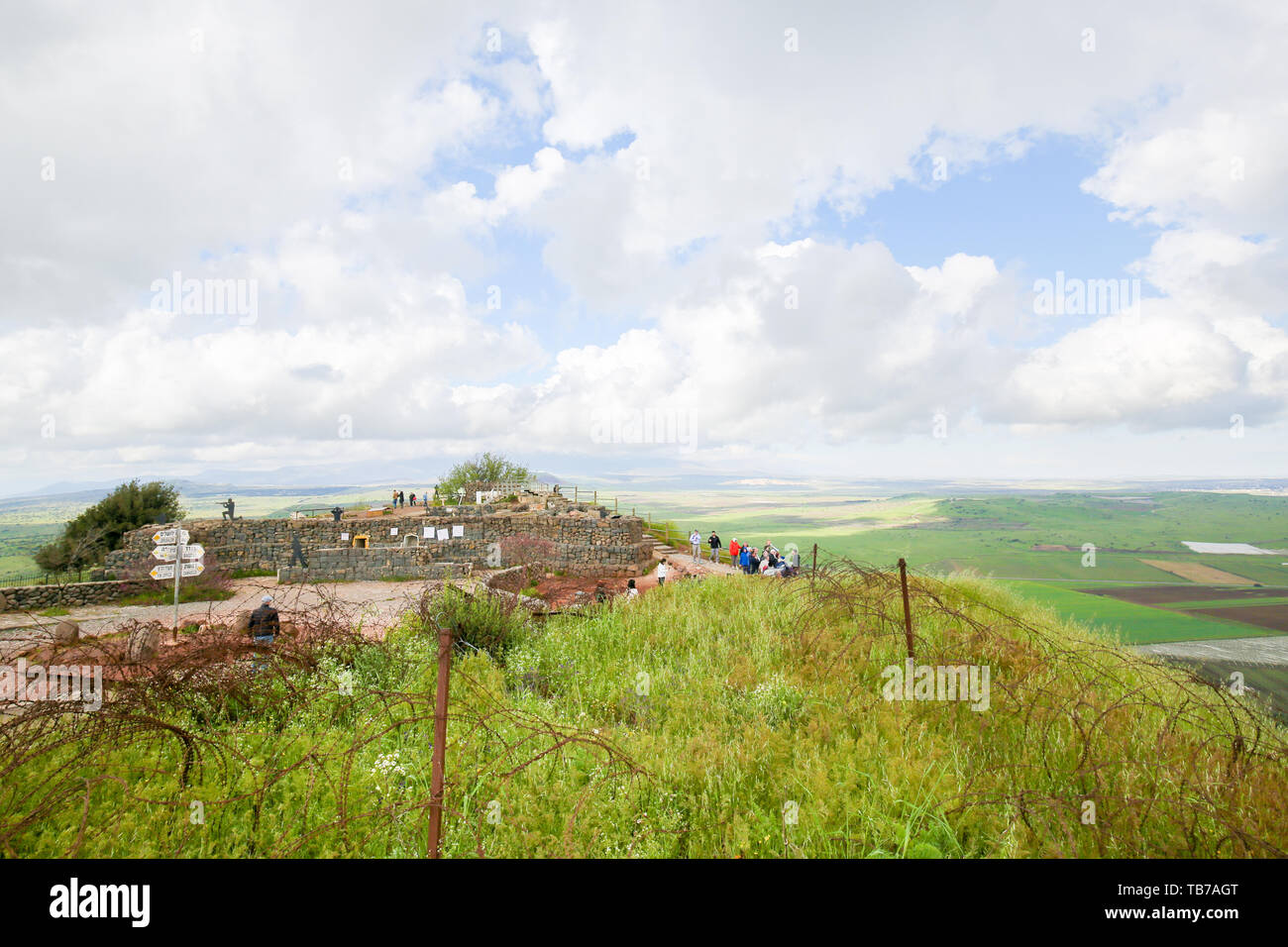 Kouneïtra, Israël - 16 Avril 2019 : vue sur la zone frontalière entre Israël et la Syrie vu depuis les hauteurs du Golan, Israël. Banque D'Images