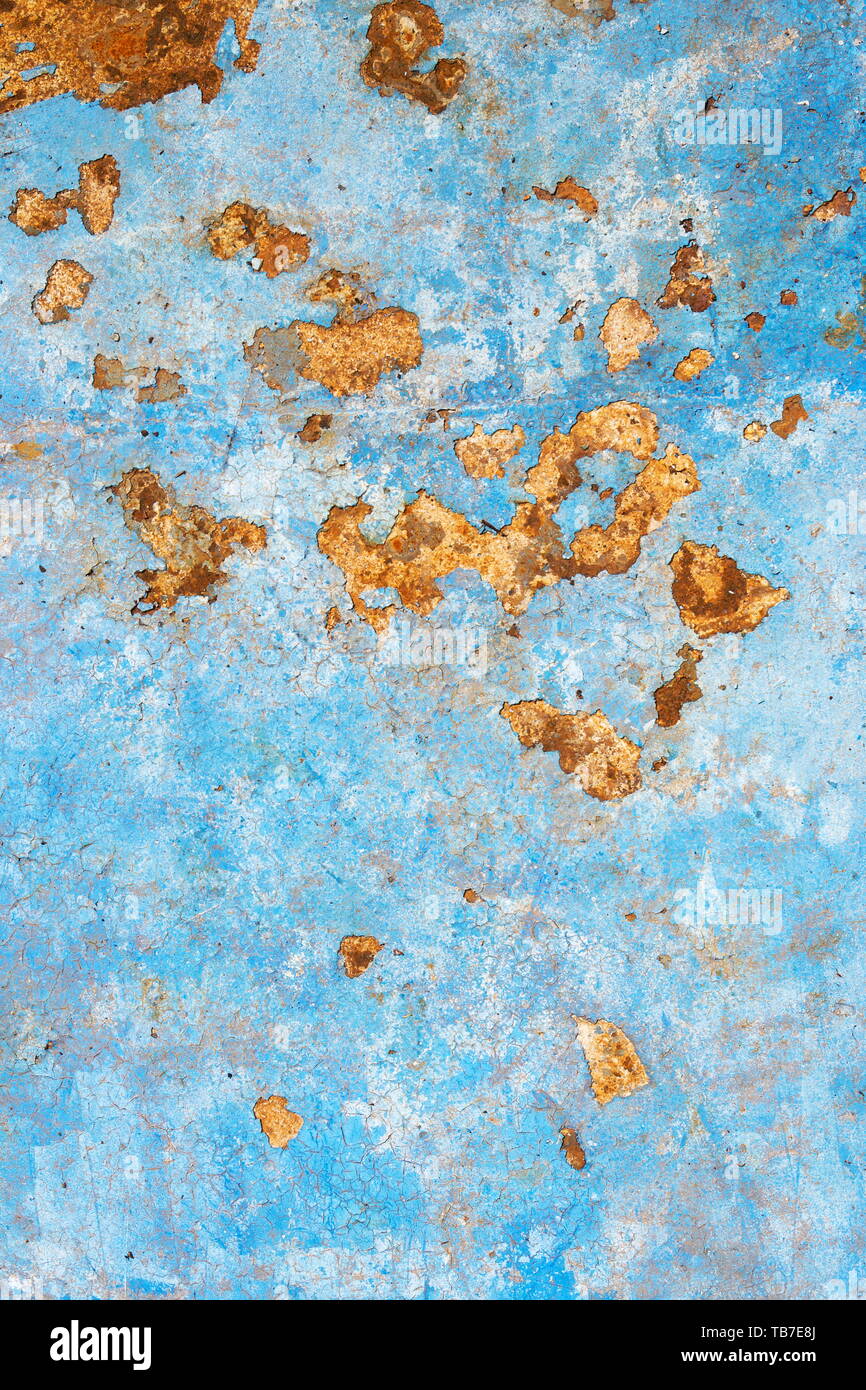 Rusty vintage bleu clair, la couleur de peinture ancienne sur le fond de la piscine, le brun, le jaune, la décomposition de la texture, de concept d'automne Banque D'Images