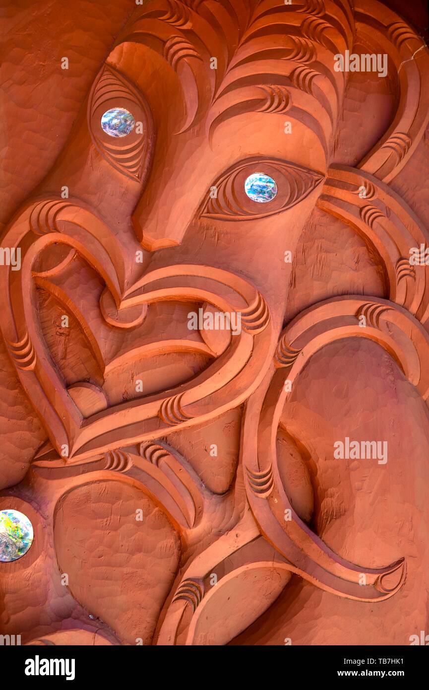 Visage, sculpture traditionnel maori, Te Whare Runanga, Waitangi, Far North District, Northland, North Island, New Zealand Banque D'Images