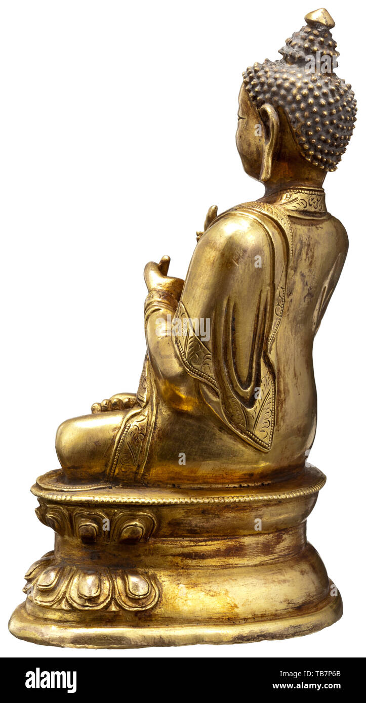 Une figure de Bouddha chinois, dynastie des Qing, 18e/19e siècle, Bronze avec feu bien conservé la dorure. Shakyamuni, assis dans la position de méditation sur un trône de lotus double. L'avers avec l'inscription datant le Bouddha dans le règne de l'empereur Qianlong. Le fond est fermé avec la plaque de cuivre d'origine. Hauteur 17 cm. La Chine, le chinois, l'historique, historique du 19e siècle, Additional-Rights Clearance-Info-Not-Available- Banque D'Images Une figure de Bouddha chinois, dynastie des Qing, 18e/19e siècle, Bronze avec feu bien conservé la dorure. Shakyamuni, assis dans la position de méditation sur un trône de lotus double. L'avers avec l'inscription datant le Bouddha dans le règne de l'empereur Qianlong. Le fond est fermé avec la plaque de cuivre d'origine. Hauteur 17 cm. La Chine, le chinois, l'historique, historique du 19e siècle, Additional-Rights Clearance-Info-Not-Available- Banque D'Images