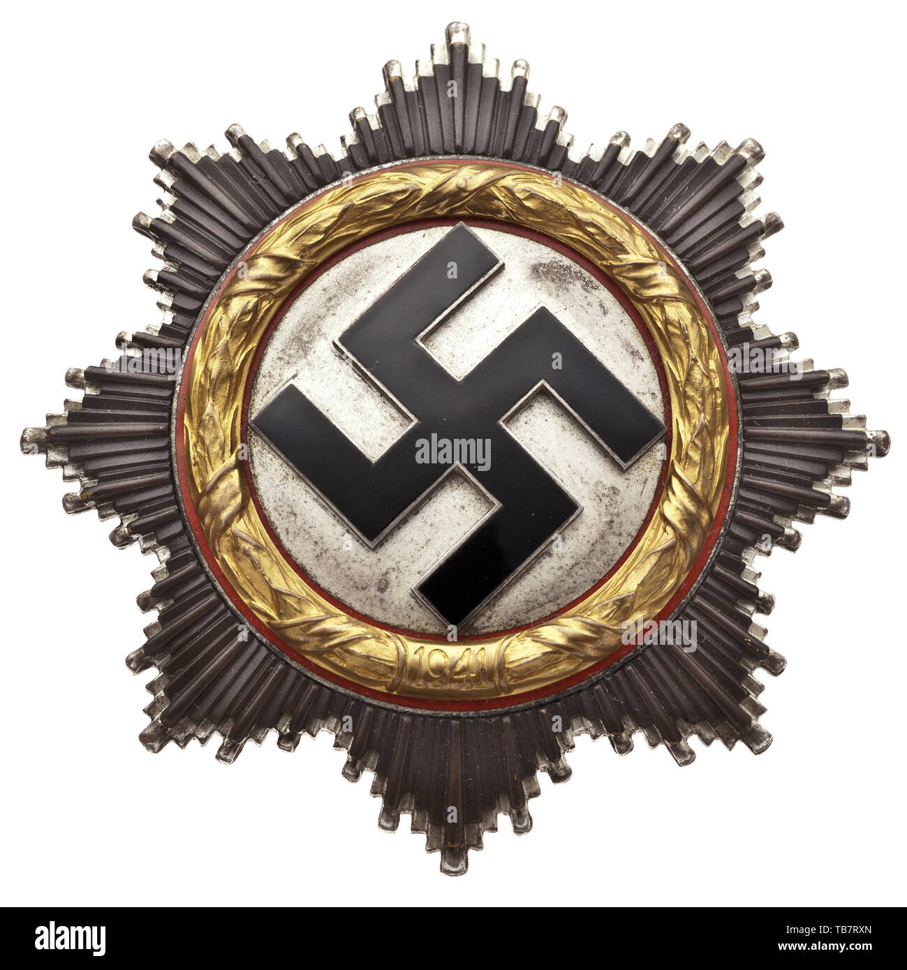 La Croix allemande en Or - light Zimmermann production, l'étoile d'argent, corps, cupal laminées à l'appliqué fixé par quatre rivets creux, l'intérieur de l'axe de fixation, poinçonnés de '20', le PKZ Numéro de la C.F. La société ferme dans Pforzheim. Un exemple très peu utilisé, en excellent état et avec émail noir parfaitement intacte. Largeur 63 mm. Poids 44,5 g., historique historique du 20ème siècle, Editorial-Use-seulement Banque D'Images