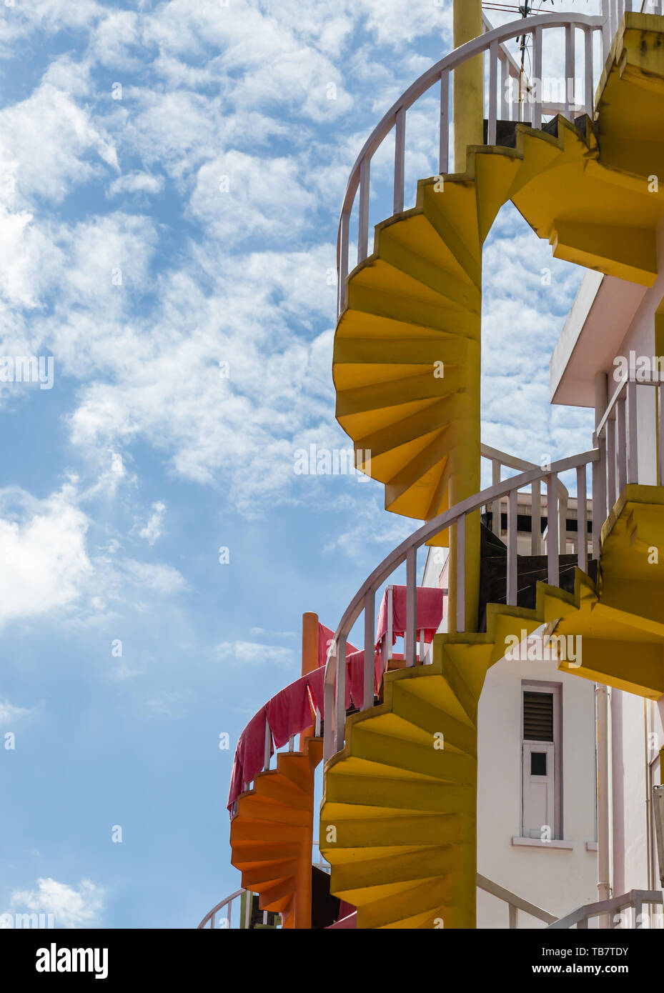 Bâtiment ancien escalier coloré fond voir Banque D'Images