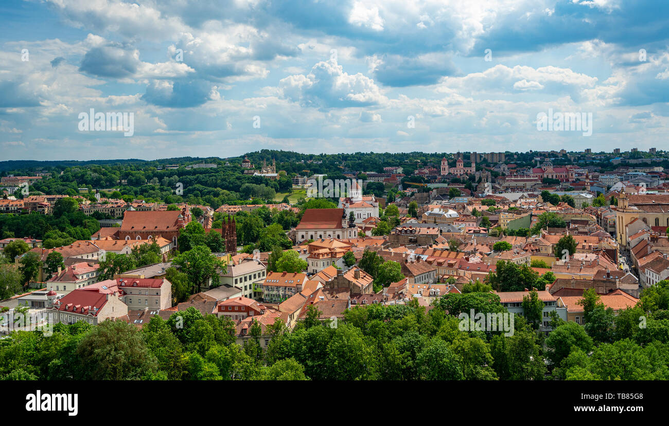 Vilnius, Lituanie. Mai 2019. Une vue panoramique de la ville de la tour du château de Gediminas Banque D'Images