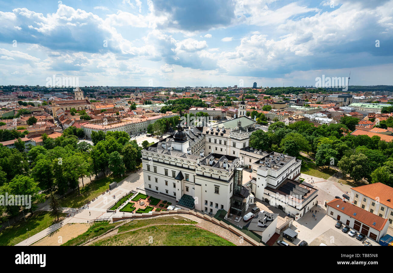 Vilnius, Lituanie. Mai 2019. Une vue panoramique de la ville de la tour du château de Gediminas Banque D'Images