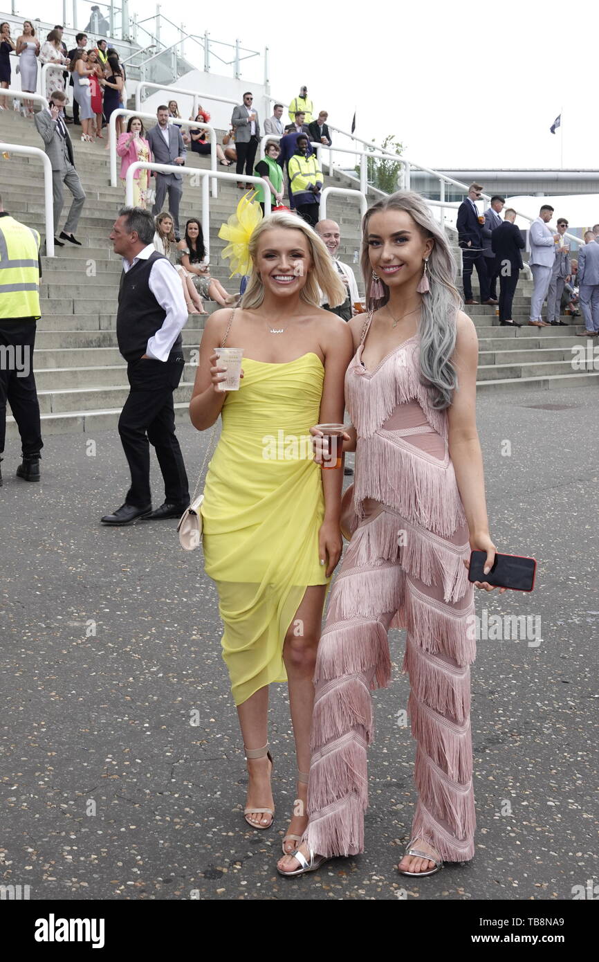 Epsom Downs, Surrey, UK. 31 mai, 2019. Des scènes de l'atmosphère les parieurs avant le début de course à l'Investec Derby Festival - sur Mesdames Jour, classic course de chevaux. Credit : Motofoto/Alamy Live News Banque D'Images