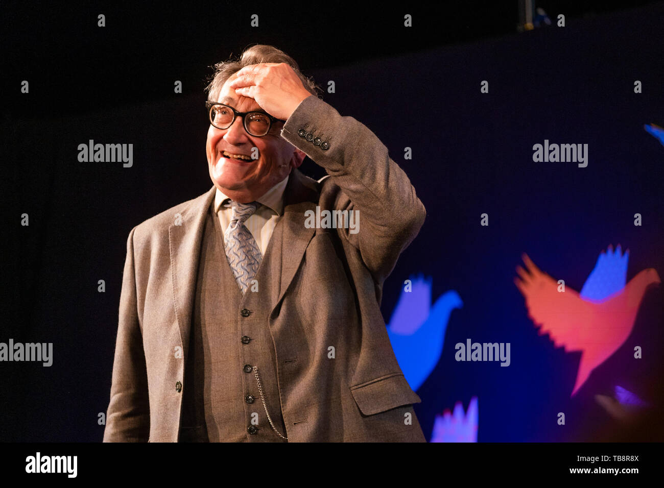 Le Hay Festival, Hay-on-Wye, au Pays de Galles UK , Vendredi 31 mai 2019. Felipe Fernández-Armesto, primé historien populaire, sur la scène du Hay Festival 2019. Le festival, qui en est à sa 32e année, qui a lieu chaque année dans la petite ville de Hay on Wye sur la frontière du pays de Galles - Angleterre, attire les meilleurs écrivains, hommes politiques et intellectuels du monde entier pour 10 jours de conférences et débats, célébrer le meilleur de l'écrit et de débat critique Photo © Keith Morris / Alamy Live News Banque D'Images