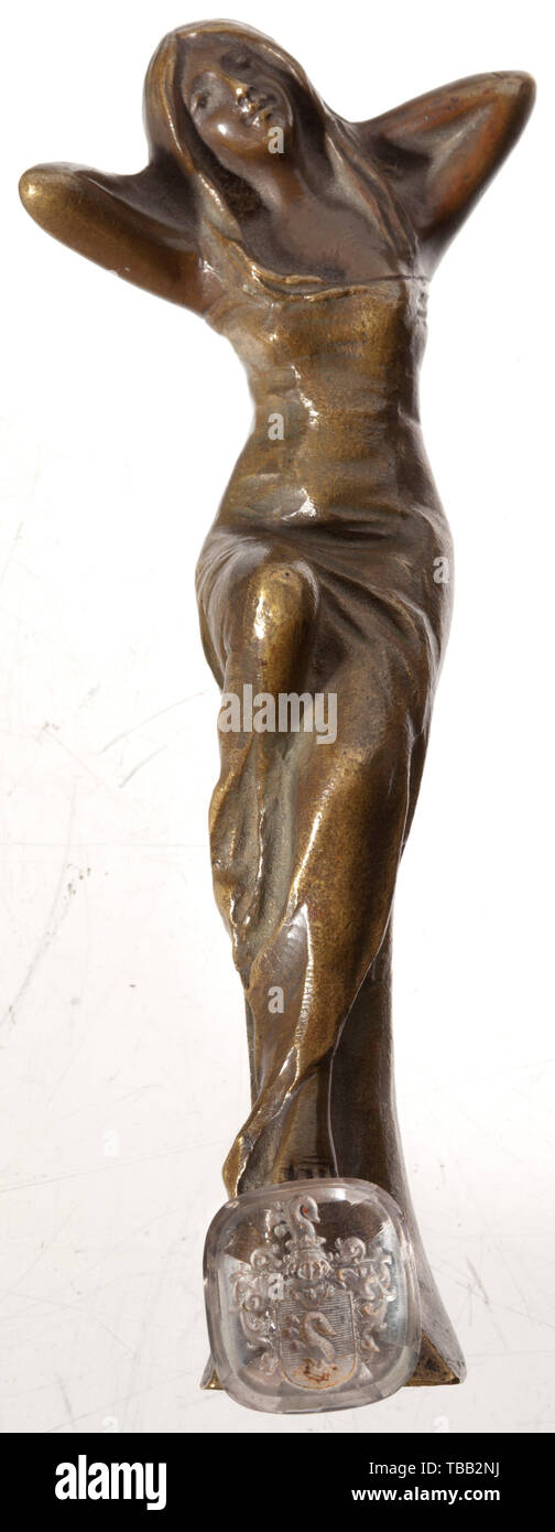 Paul von Hintze (1864 - 1941) - une famille armoiries et lettres en cristal au plomb taillé avec les armoiries de la famille Hintze (partie de son joint) en cas de cuir rouge et vieux manuscrit confirmation. Avec une lettre manuscrite du Prince Guillaume de Prusse (1882 - 1951) dans lequel il demande une faveur au sujet de deux amies, datée du 12 octobre (pendant la Première Guerre mondiale), également deux lettres en français sur le même sujet du même auteur. Aussi une lettre de l'amiral George Dewey (1837 - 1917) de l'Olympia "Phare" de l'Asiatique son Additional-Rights Clearance-Info-Sq,-Not-Available Banque D'Images