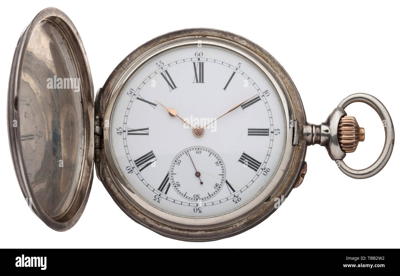Nicolas II de Russie - un cadeau d'argent watch Hunter-cas de la savonnette cadeau de '875 / 84 Zolotniki' d'argent. Faites par Pavel Bure, horloger de la cour impériale de Russie. Le couvercle gravé avec aigle bicéphale, partie émaillée en bleu et noir sur base guilloché guilloché, dos. Cache-poussière gravée avec le numéro de série '109369', cadran émail blanc avec chiffres romains surmonté par de petits chiffres arabes et petit cadran avec petite seconde à "6", fissure à '5'. 'Or poires Anglaises' hands, matt pontée doré mouvement d'ancrage. Regardez dans Additional-Rights Clearance-Info ,--Not-Available Banque D'Images