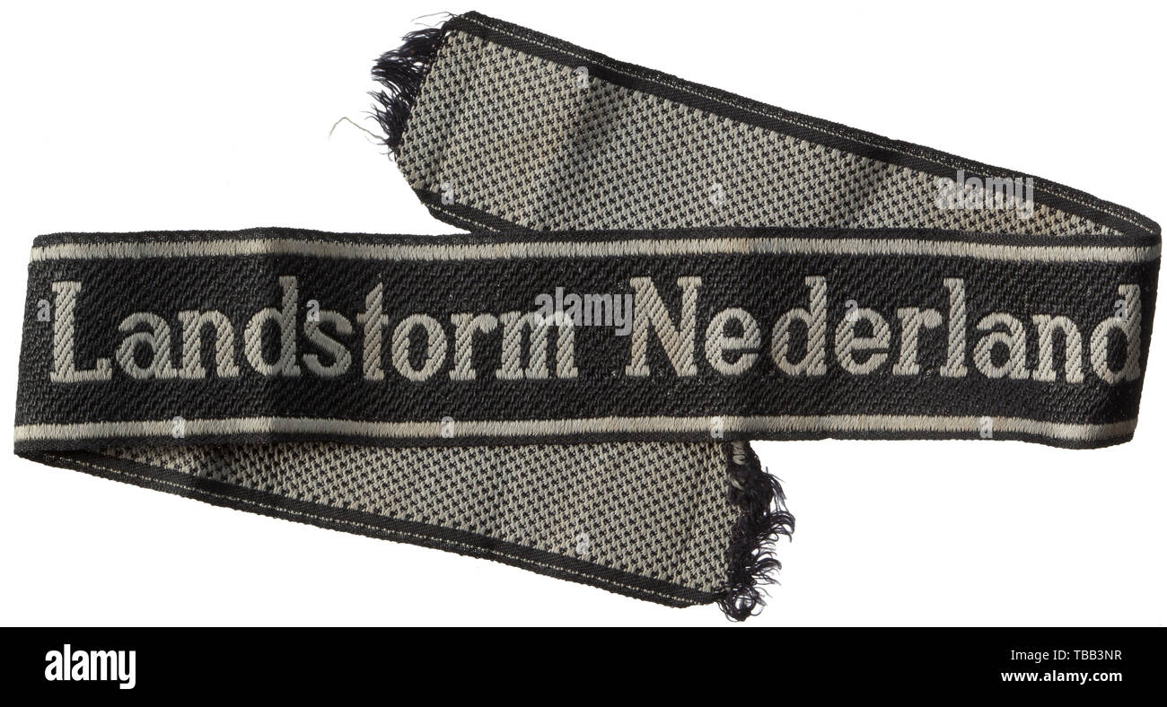 Un brassard titre 'Landstorm Nederland'-tissé BeVo question. État usagé. Longueur 42 cm., historique, historique du 20e siècle, années 1930, années 1940, Waffen-SS, division de l'armée des SS, un service armé, forces armées, NS, le National-socialisme, le Nazisme, Troisième Reich, l'Empire allemand, l'Allemagne, militaire, militaria, ustensile, pièce de l'équipement, les ustensiles, objet, objets, alambics, clipping, coupures, cut out, cut-out, cut-outs, fascisme, National-socialiste, fasciste, nazi, période nazie, Editorial-Use-seulement Banque D'Images