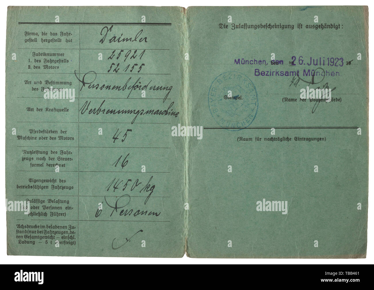 Hermann Göring - un véhicule à moteur d'un certificat d'enregistrement de la voiture qu'il a utilisé à Munich avec le numéro de licence 'II B - 2809" Le document d'enregistrement publié le 24 juillet 1923 au bureau de district de Munich. Avec la signature de l'administration et le sceau officiel. La lettre envoyée aux 'Herrn Herm. Wilh. Göring, Hauptmann a.D.' in 'Neulustheim Reginbaldstraße, Obermenzing,'. Type de véhicule 'Daimler', d'une licence pour six personnes, la puissance du moteur de 45 hp. Au cours de l'été 1921, Hermann et Carin Göring déplacé de la Suède de Munich-Obermenzing. Ils ont acheté une maison Reginbaldstr Editorial-Use, dans la seule Banque D'Images