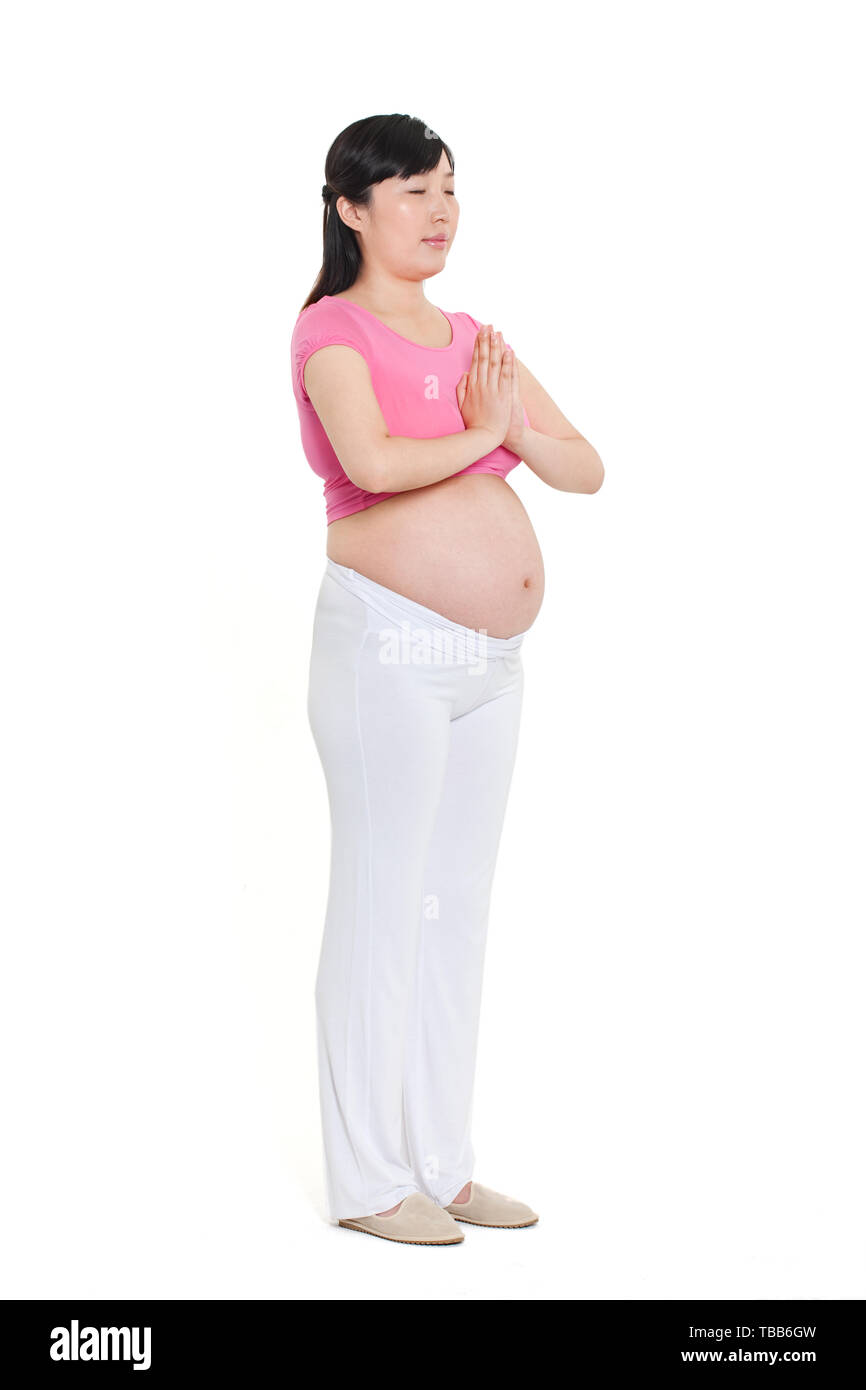 Une femme enceinte fonctionne. Banque D'Images