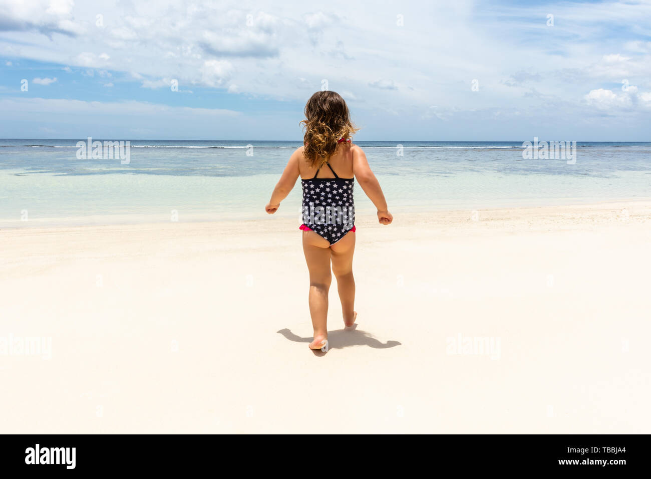 kid-girl-bikini-banque-de-photographies-et-d-images-haute-r-solution