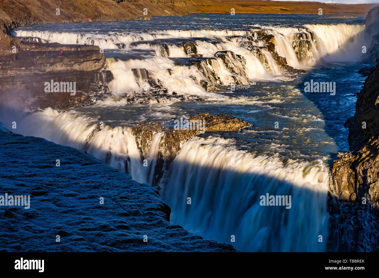 Cascade de Gullfoss voir en Islande, l'Europe. Gullfoss est l'un des plus populaires de cascades d'Islande et d'attractions touristiques dans le canyon de l'IAGV Banque D'Images