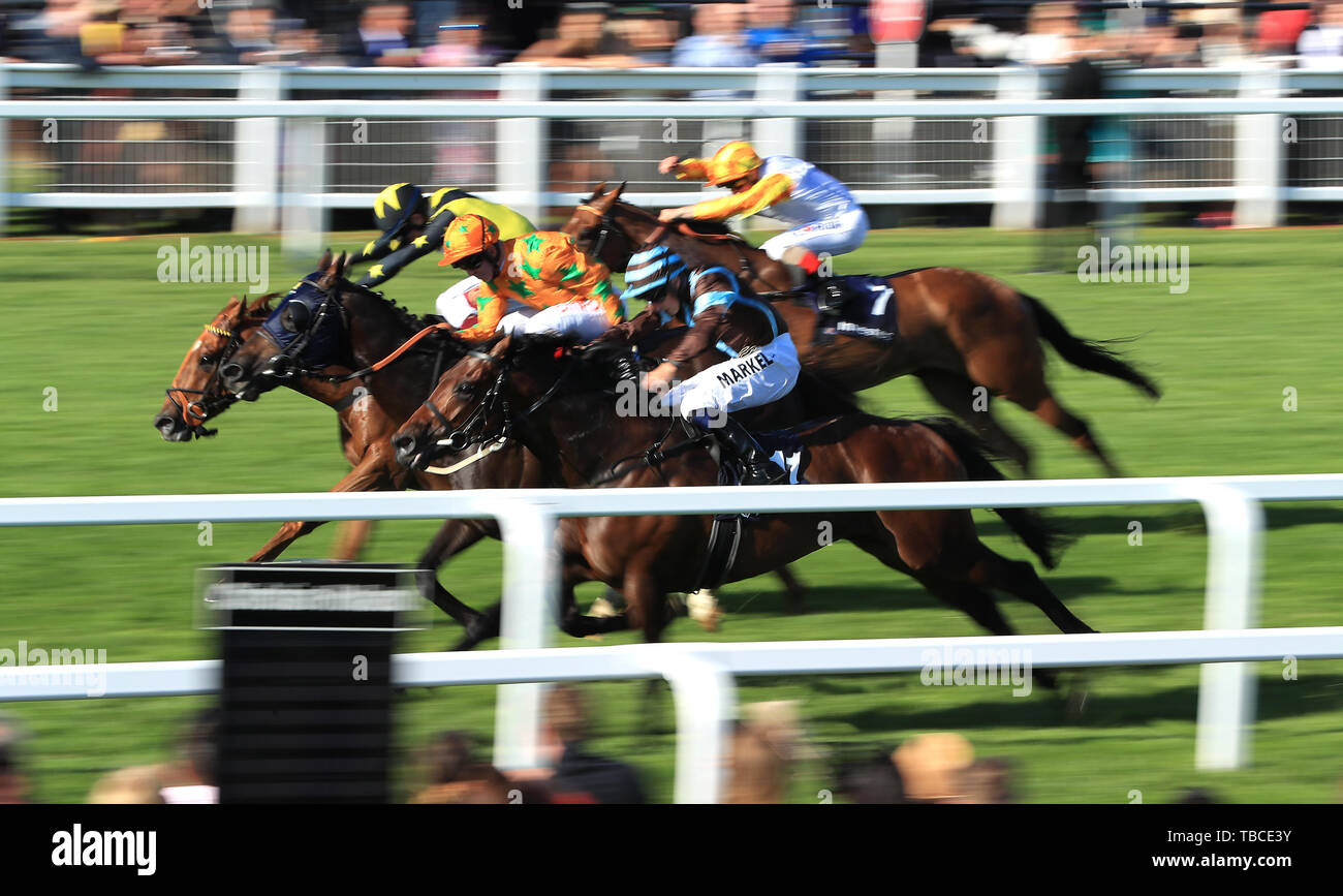 Corazon Espinado monté par Jockey Tom Marquand sur la façon de gagner le handicap Zebra Investec au cours Mesdames Jour du Derby Investec 2019 Festival à l'hippodrome d'Epsom, Epsom. Banque D'Images