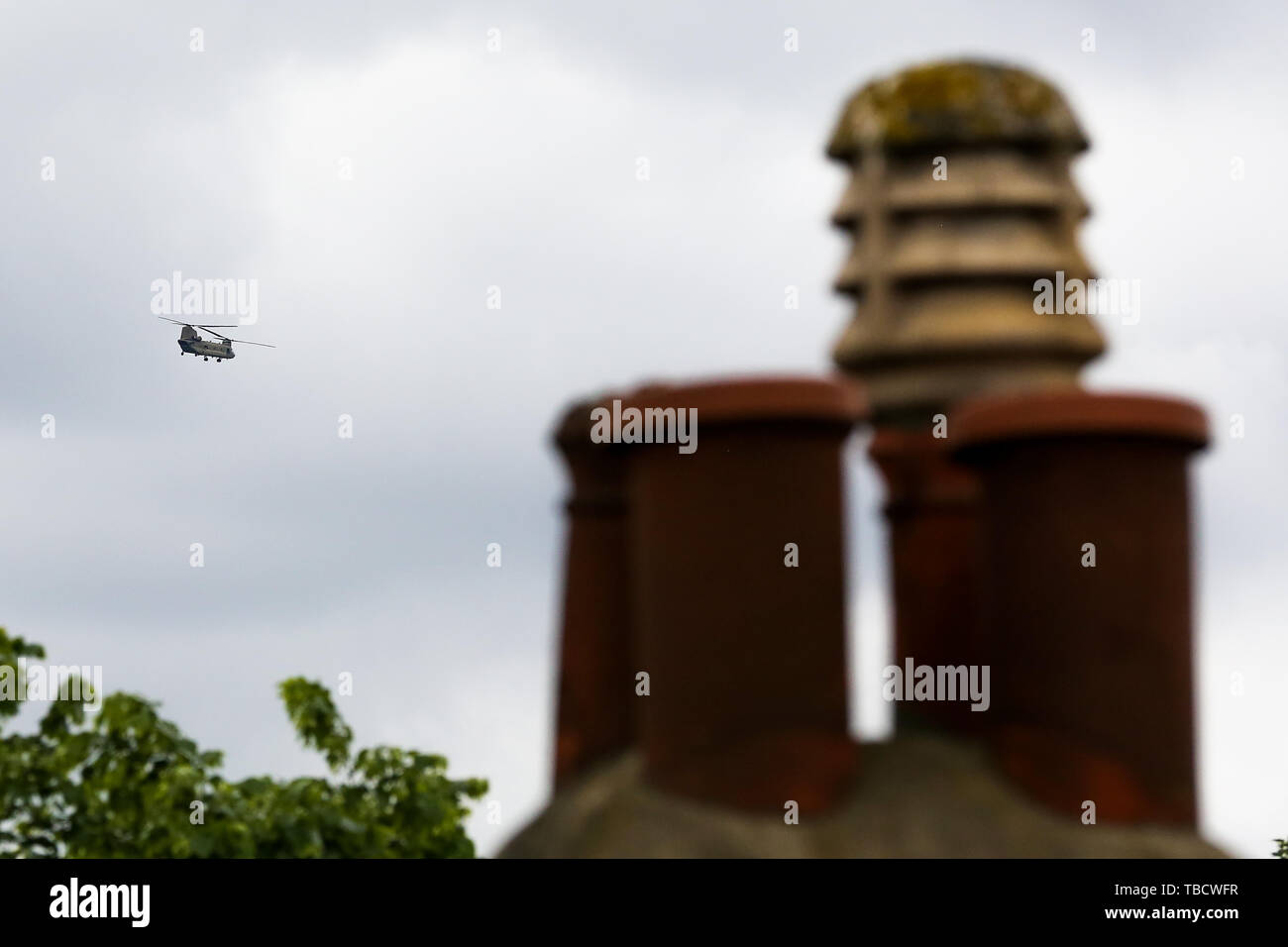 Un Chinook de l'Armée US observé survolant à Londres du nord en prévision de la visite du président des États-Unis Trump à Londres. Les unités militaires US qui fournira à la transpiration de l'air nous Président et la Première Dame sont la pratique de l'itinéraire sur Londres. Le président américain, Donald Trump et la Première Dame font une visite d'Etat de trois jours au Royaume-Uni, à partir du 3 juin. Banque D'Images