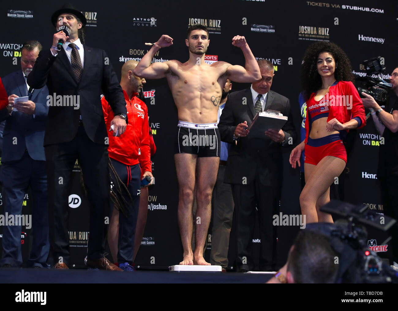 Josh Kelly au cours de la pesée au Madison Square Garden, New York. Banque D'Images