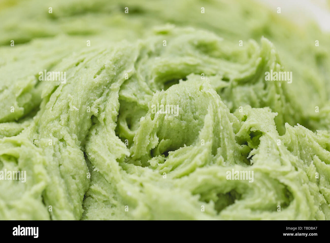 Close up sur la pâte à biscuit vert. Saint Patricks Day et Pâques le bicarbonate de concept. Haut de la vue, télévision lay, copiez l'espace. Banque D'Images