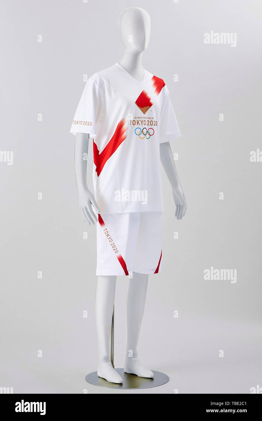 Tokyo. 1er juin 2019. Photo fournie par le comité organisateur des Jeux Olympiques de Tokyo 2020 présente le porteur de l'uniforme de Tokyo 2020 Jeux Olympiques. Les organisateurs des Jeux Olympiques de Tokyo 2020 dévoilé le 1 juin 2019, le porteur de l'uniforme basé sur le concept "un espoir de la flamme éclaire notre chemin." Crédit : Tokyo 2020/Xinhua/Alamy Live News Banque D'Images
