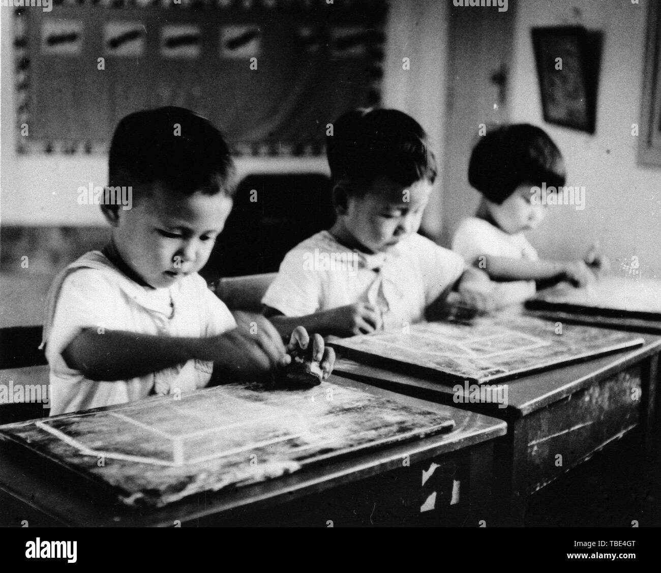 Beijing, Guangzhou Pépinière municipale de Guangzhou. 1er juin 2019. Dans cette photo prise en mai 1952, les enfants assistent à une activité de dessin à la Guangzhou Pépinière municipale à Guangzhou, province du Guangdong en Chine du sud. La Chine a célébré la Journée internationale de l'enfant le 1er juin 2019. Ces photos de fichiers enregistrés comment les enfants chinois passé leur enfance dans les crèches et jardins d'enfants des dizaines d'années. Credit : Wen Wei Po/Xinhua/Alamy Live News source : Xinhua/Alamy Live News Banque D'Images
